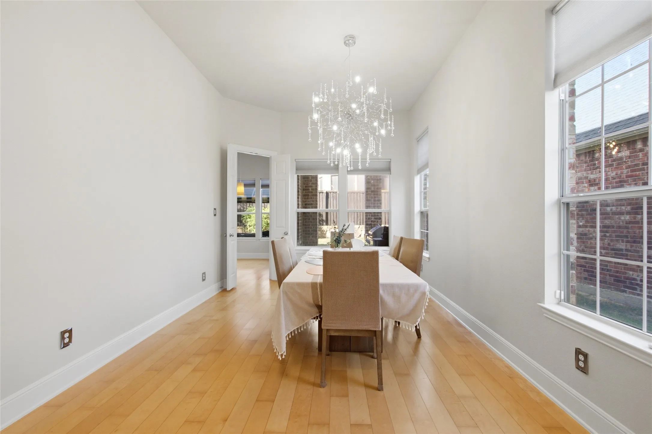 Single Family Residence For Sale in Denton County , 6925 Medallion Drive, Plano, Texas 75024, 3 Bedroom, 3 Bathroom, 2 Garage spaces, 3,428 Sqft, built in 2004, mls#21361144, Real Estate Agent in Plano, Homes For Sale in Denton county, Homes For Sale in Plano, Realtor in Plano Texas, Real Estate Brokerage Independent Realty Texas, Luminita Cordes Realtor