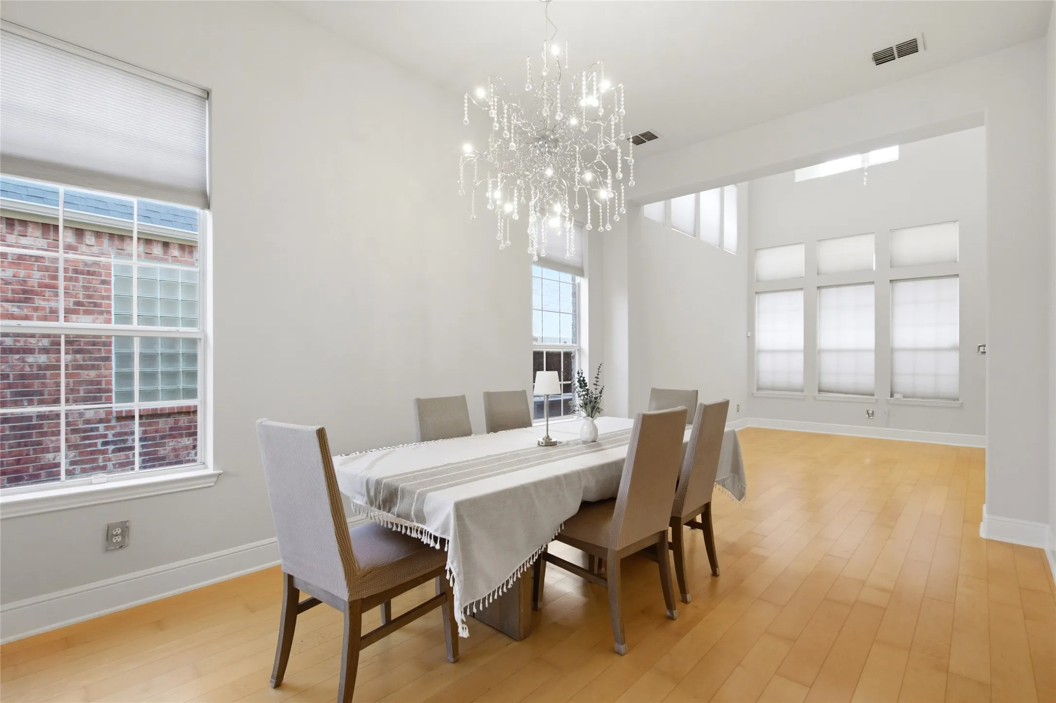 Single Family Residence For Sale in Denton County , 6925 Medallion Drive, Plano, Texas 75024, 3 Bedroom, 3 Bathroom, 2 Garage spaces, 3,428 Sqft, built in 2004, mls#21361144, Real Estate Agent in Plano, Homes For Sale in Denton county, Homes For Sale in Plano, Realtor in Plano Texas, Real Estate Brokerage Independent Realty Texas, Luminita Cordes Realtor
