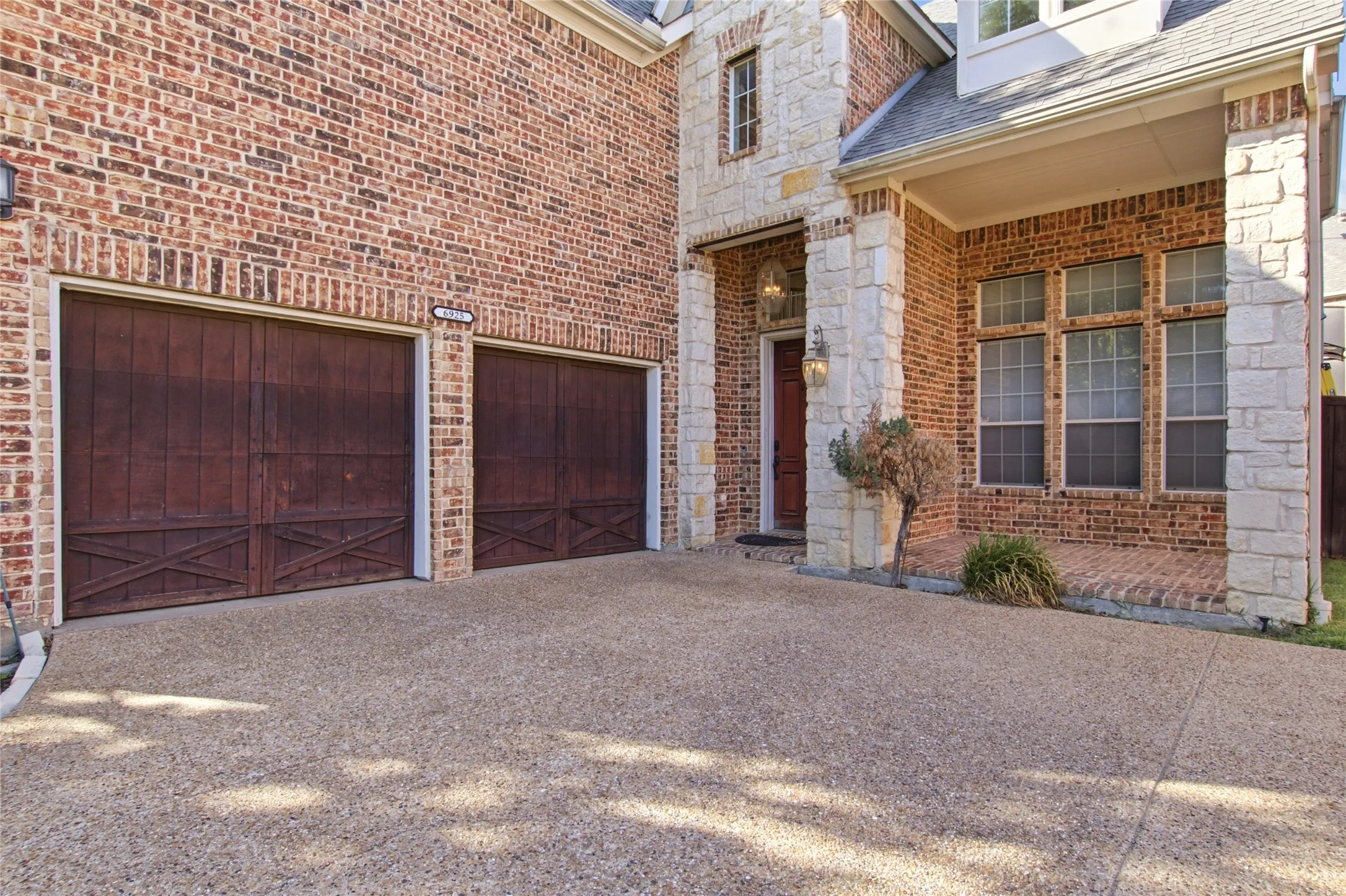 Single Family Residence For Sale in Denton County , 6925 Medallion Drive, Plano, Texas 75024, 3 Bedroom, 3 Bathroom, 2 Garage spaces, 3,428 Sqft, built in 2004, mls#21361144, Real Estate Agent in Plano, Homes For Sale in Denton county, Homes For Sale in Plano, Realtor in Plano Texas, Real Estate Brokerage Independent Realty Texas, Luminita Cordes Realtor