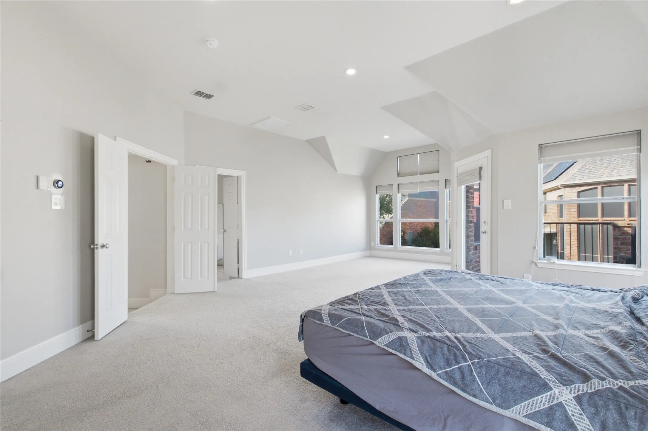 Single Family Residence For Sale in Denton County , 6925 Medallion Drive, Plano, Texas 75024, 3 Bedroom, 3 Bathroom, 2 Garage spaces, 3,428 Sqft, built in 2004, mls#21361144, Real Estate Agent in Plano, Homes For Sale in Denton county, Homes For Sale in Plano, Realtor in Plano Texas, Real Estate Brokerage Independent Realty Texas, Luminita Cordes Realtor