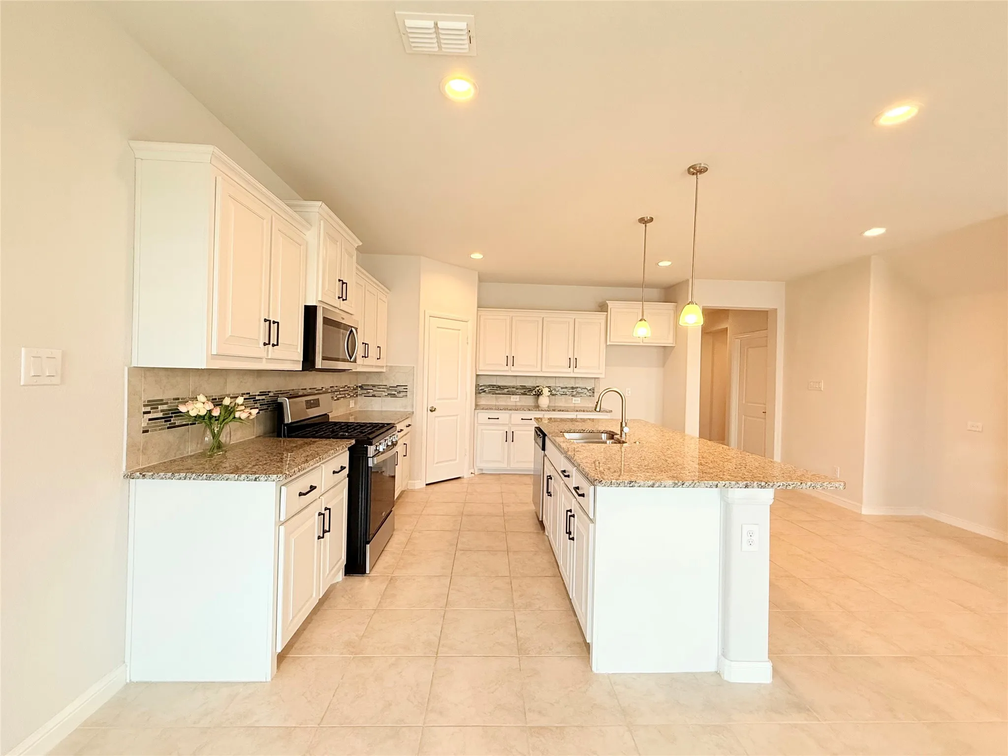 Single Family Residence For Sale in Denton County , 16004 Farringdon Street, Fort Worth, Texas 76247, 4 Bedroom, 3 Bathroom, 2 Garage spaces, 2,463 Sqft, built in 2020, mls#21360976, Real Estate Agent in Fort Worth, Homes For Sale in Denton county, Homes For Sale in Fort Worth, Realtor in Fort Worth Texas, Real Estate Brokerage Independent Realty Texas, Luminita Cordes Realtor