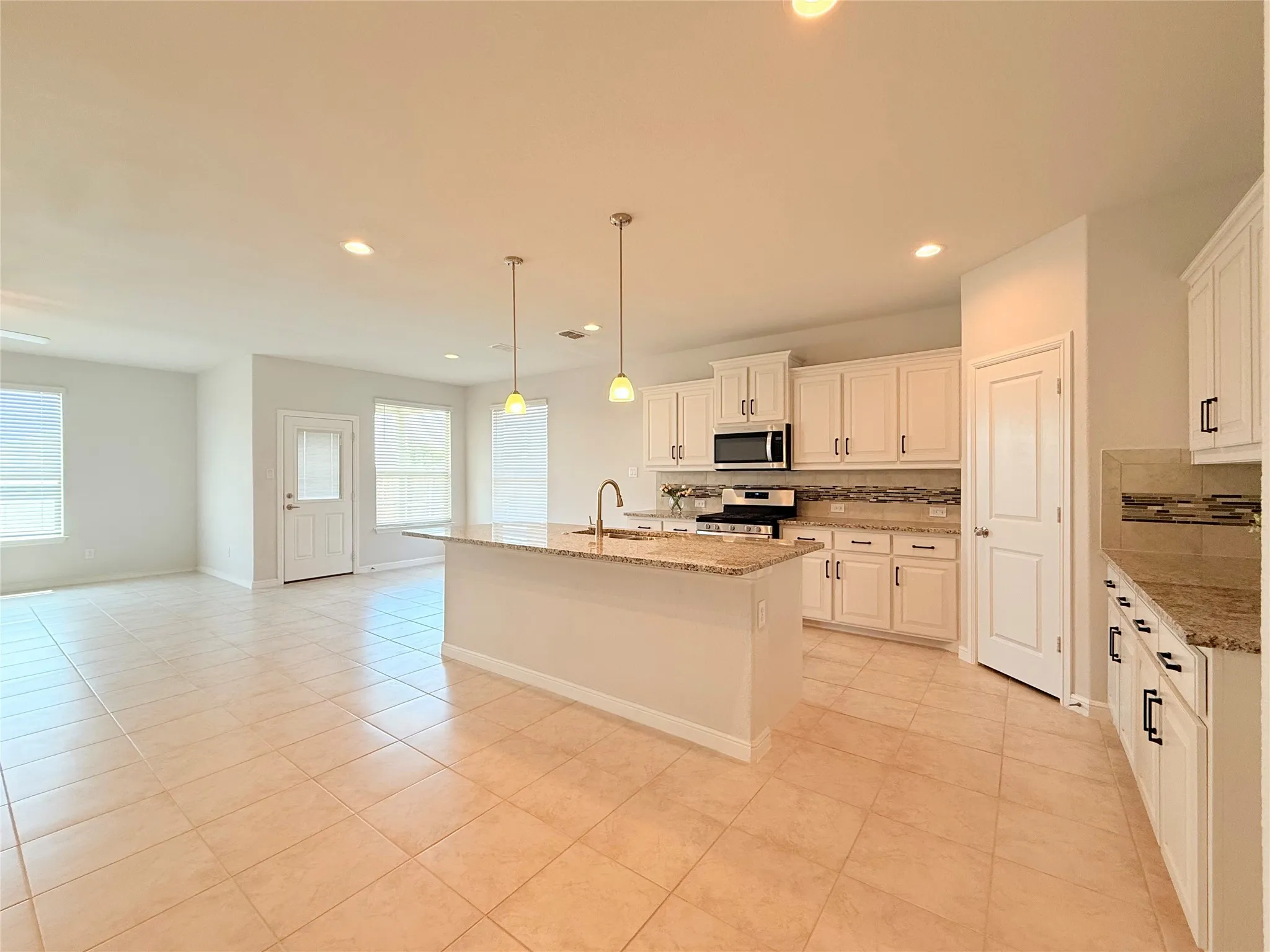 Single Family Residence For Sale in Denton County , 16004 Farringdon Street, Fort Worth, Texas 76247, 4 Bedroom, 3 Bathroom, 2 Garage spaces, 2,463 Sqft, built in 2020, mls#21360976, Real Estate Agent in Fort Worth, Homes For Sale in Denton county, Homes For Sale in Fort Worth, Realtor in Fort Worth Texas, Real Estate Brokerage Independent Realty Texas, Luminita Cordes Realtor