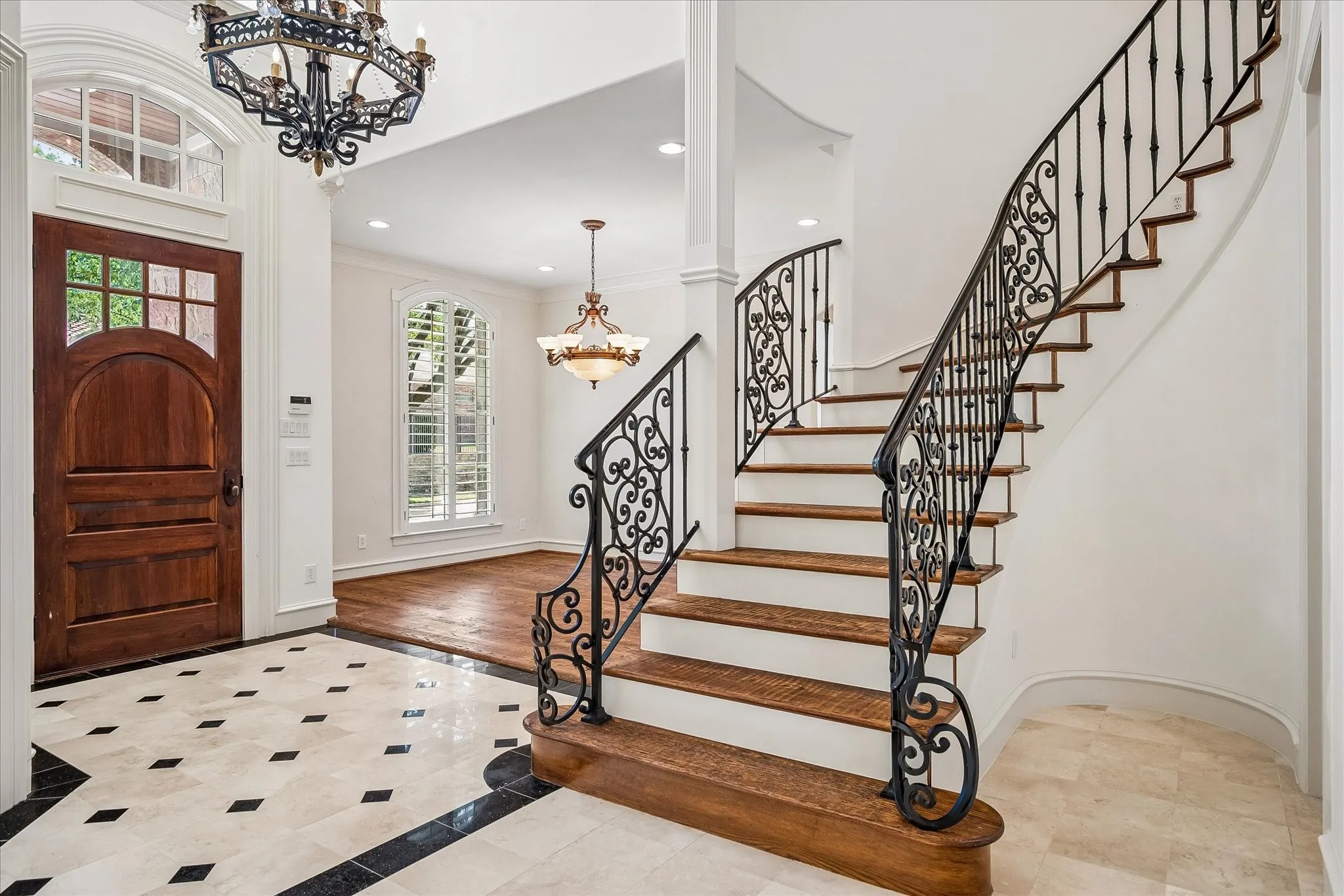 Single Family Residence For Sale in Denton County , 4709 Strait Lane, Carrollton, Texas 75010, 4 Bedroom, 6 Bathroom, 3 Garage spaces, 4,751 Sqft, built in 2006, mls#21360661, Real Estate Agent in Carrollton, Homes For Sale in Denton county, Homes For Sale in Carrollton, Realtor in Carrollton Texas, Real Estate Brokerage Independent Realty Texas, Luminita Cordes Realtor
