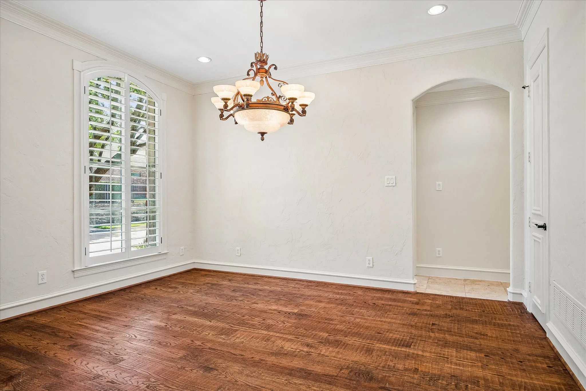 Virtually staged entrance and formal dining