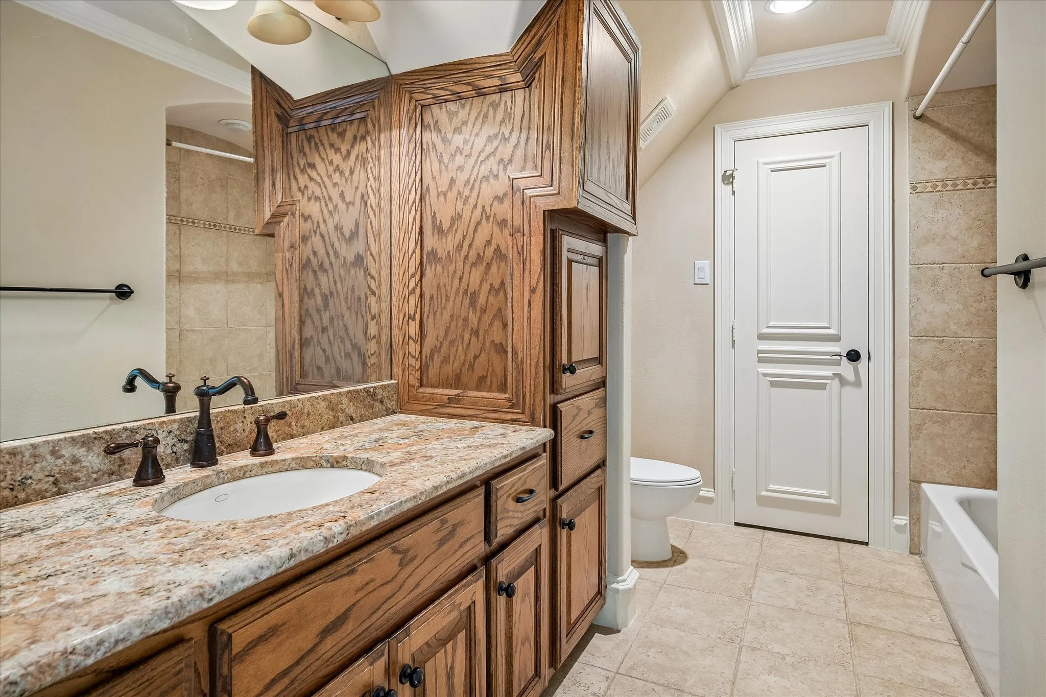 Includes ensuite bath and Walk-in closet