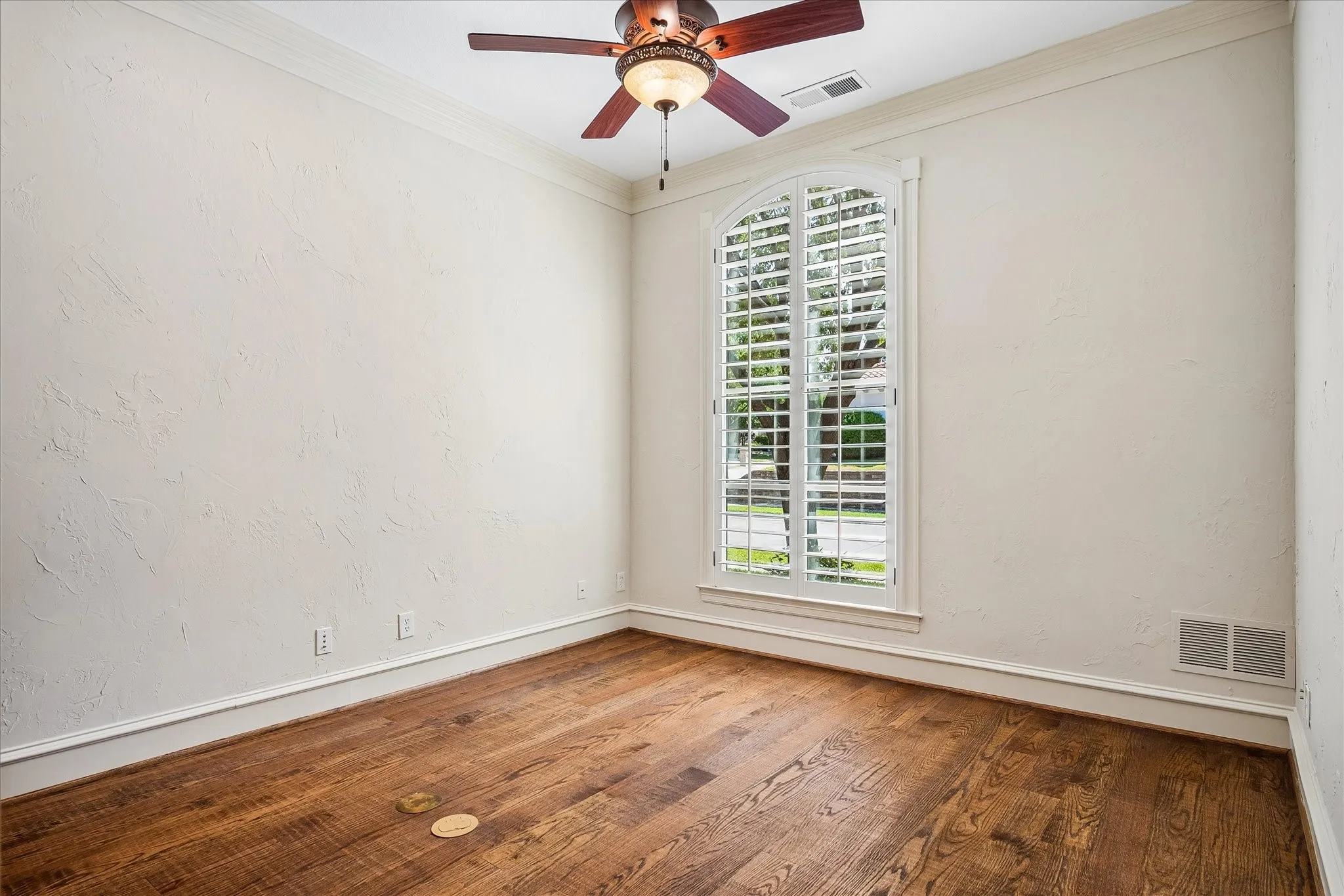 Single Family Residence For Sale in Denton County , 4709 Strait Lane, Carrollton, Texas 75010, 4 Bedroom, 6 Bathroom, 3 Garage spaces, 4,751 Sqft, built in 2006, mls#21360661, Real Estate Agent in Carrollton, Homes For Sale in Denton county, Homes For Sale in Carrollton, Realtor in Carrollton Texas, Real Estate Brokerage Independent Realty Texas, Luminita Cordes Realtor