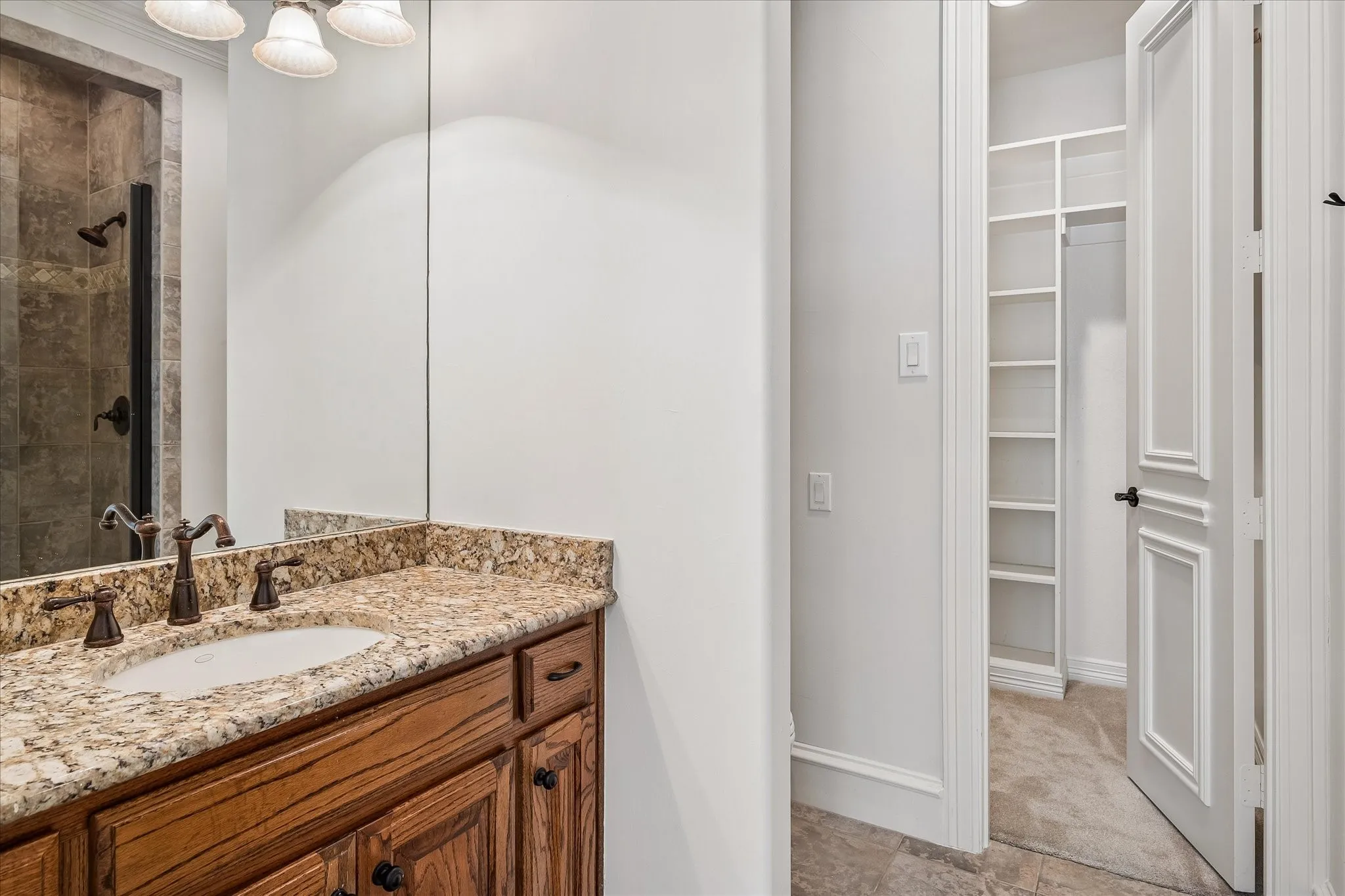 Ensuite bathroom and walkin closet