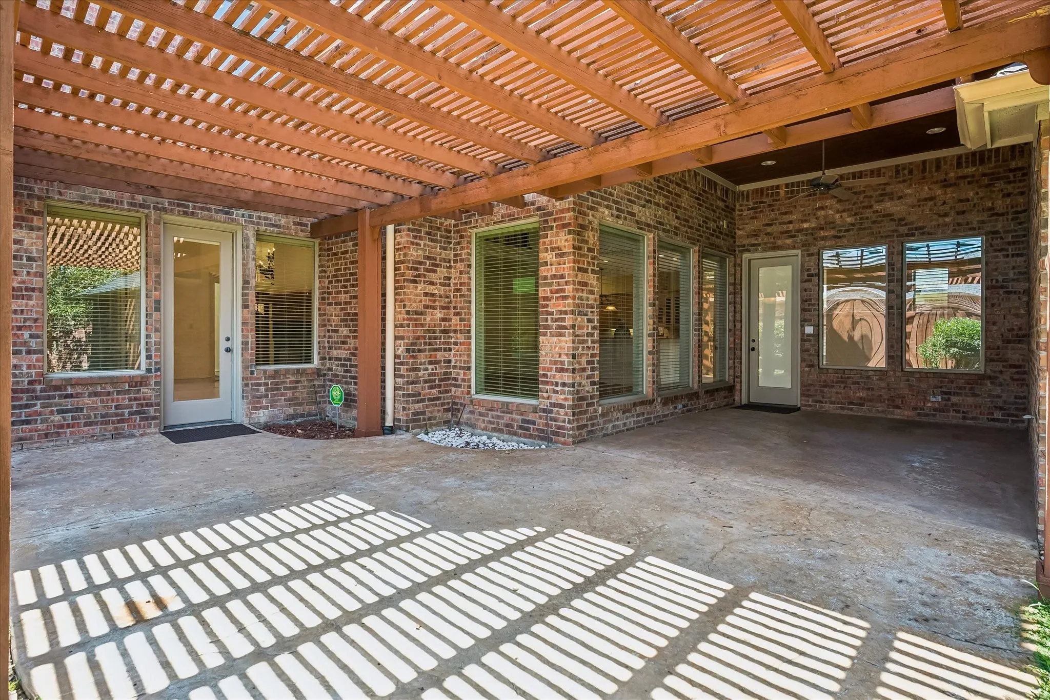 Single Family Residence For Sale in Denton County , 4709 Strait Lane, Carrollton, Texas 75010, 4 Bedroom, 6 Bathroom, 3 Garage spaces, 4,751 Sqft, built in 2006, mls#21360661, Real Estate Agent in Carrollton, Homes For Sale in Denton county, Homes For Sale in Carrollton, Realtor in Carrollton Texas, Real Estate Brokerage Independent Realty Texas, Luminita Cordes Realtor