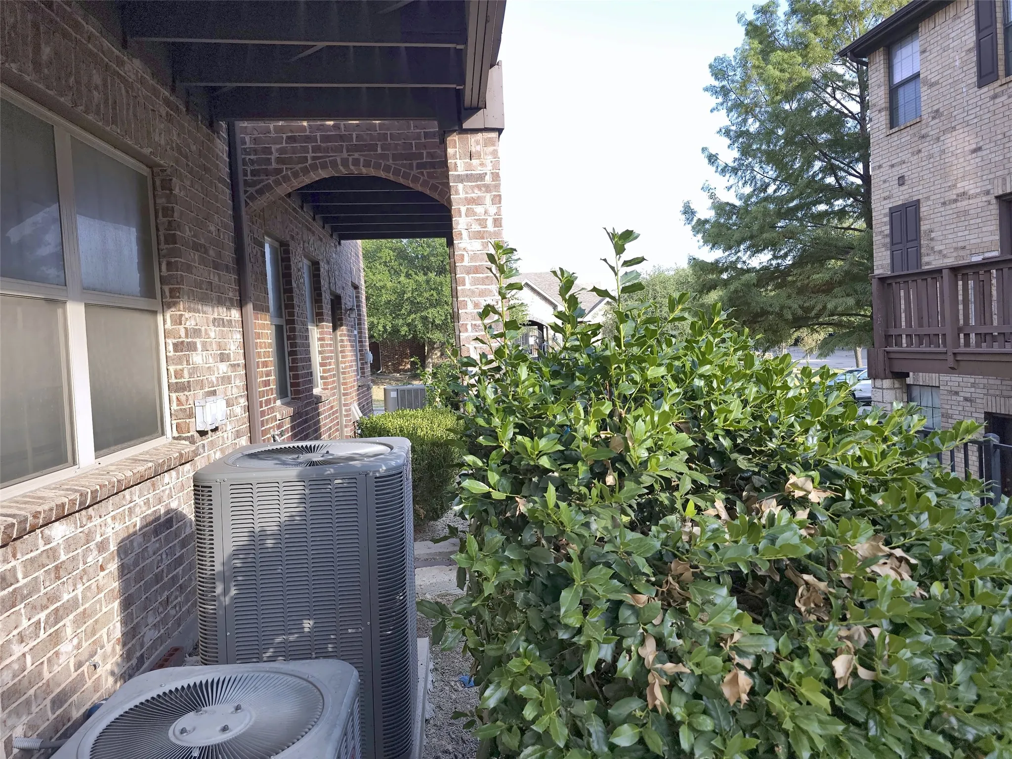 Townhouse For Sale in Dallas County , 1504 Fox Run Drive, Irving, Texas 75063, 4 Bedroom, 4 Bathroom, 2 Garage spaces, 2,241 Sqft, built in 2010, mls#21361139, Real Estate Agent in Irving, Homes For Sale in Dallas county, Homes For Sale in Irving, Realtor in Irving Texas, Real Estate Brokerage Independent Realty Texas, Luminita Cordes Realtor