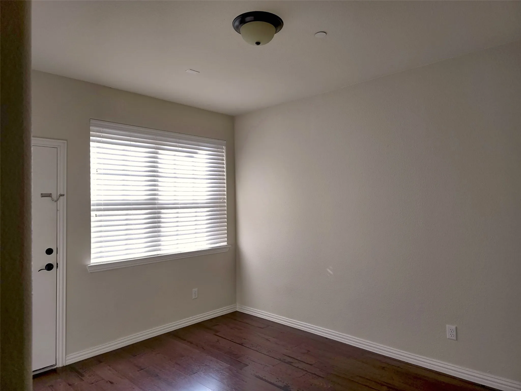 Townhouse For Sale in Dallas County , 1504 Fox Run Drive, Irving, Texas 75063, 4 Bedroom, 4 Bathroom, 2 Garage spaces, 2,241 Sqft, built in 2010, mls#21361139, Real Estate Agent in Irving, Homes For Sale in Dallas county, Homes For Sale in Irving, Realtor in Irving Texas, Real Estate Brokerage Independent Realty Texas, Luminita Cordes Realtor