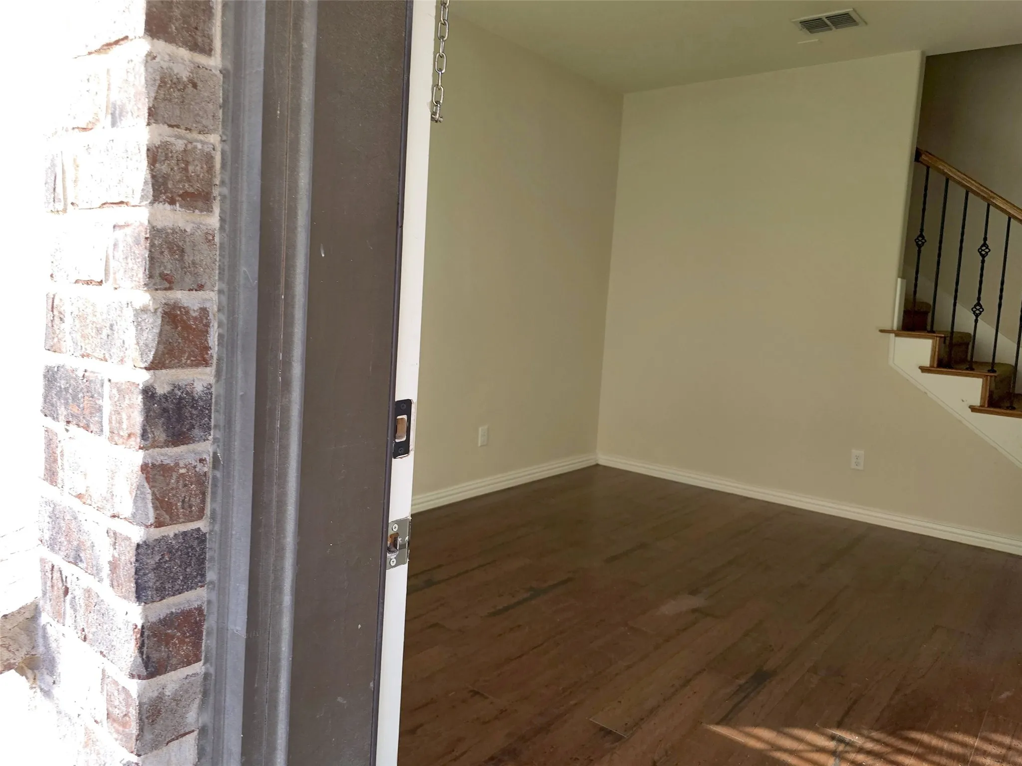 Townhouse For Sale in Dallas County , 1504 Fox Run Drive, Irving, Texas 75063, 4 Bedroom, 4 Bathroom, 2 Garage spaces, 2,241 Sqft, built in 2010, mls#21361139, Real Estate Agent in Irving, Homes For Sale in Dallas county, Homes For Sale in Irving, Realtor in Irving Texas, Real Estate Brokerage Independent Realty Texas, Luminita Cordes Realtor