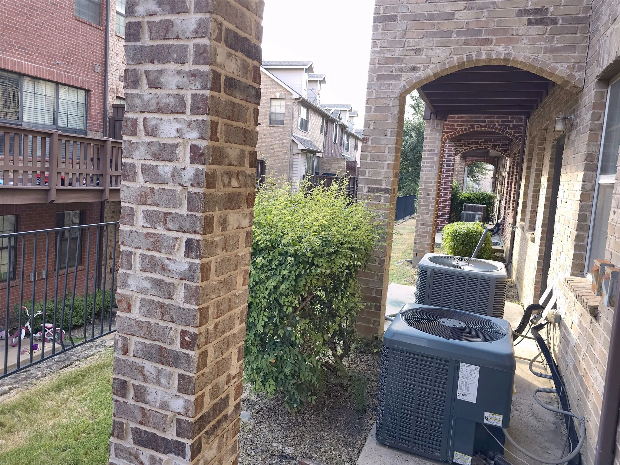 Townhouse For Sale in Dallas County , 1504 Fox Run Drive, Irving, Texas 75063, 4 Bedroom, 4 Bathroom, 2 Garage spaces, 2,241 Sqft, built in 2010, mls#21361139, Real Estate Agent in Irving, Homes For Sale in Dallas county, Homes For Sale in Irving, Realtor in Irving Texas, Real Estate Brokerage Independent Realty Texas, Luminita Cordes Realtor