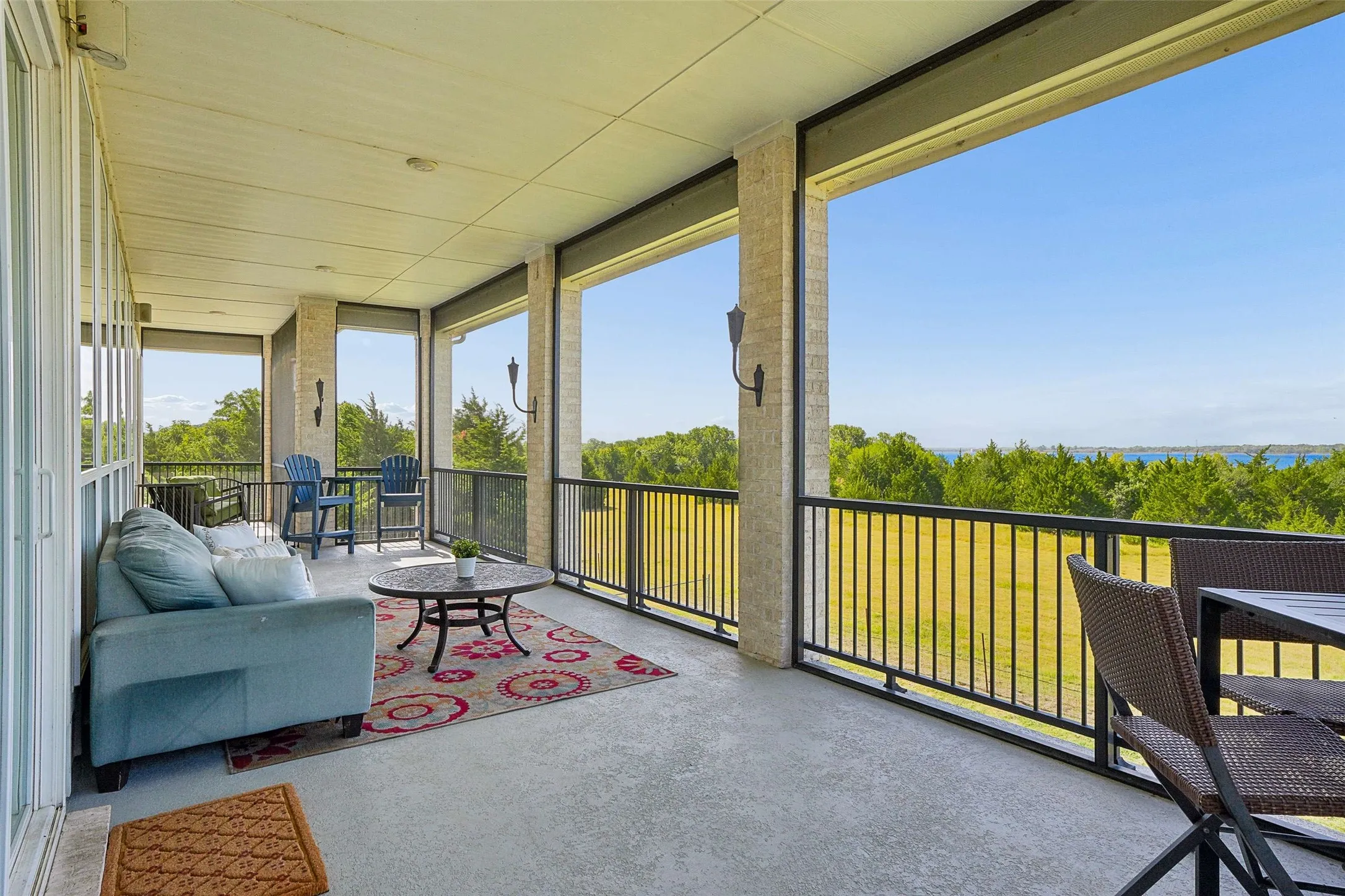 Screened in porch