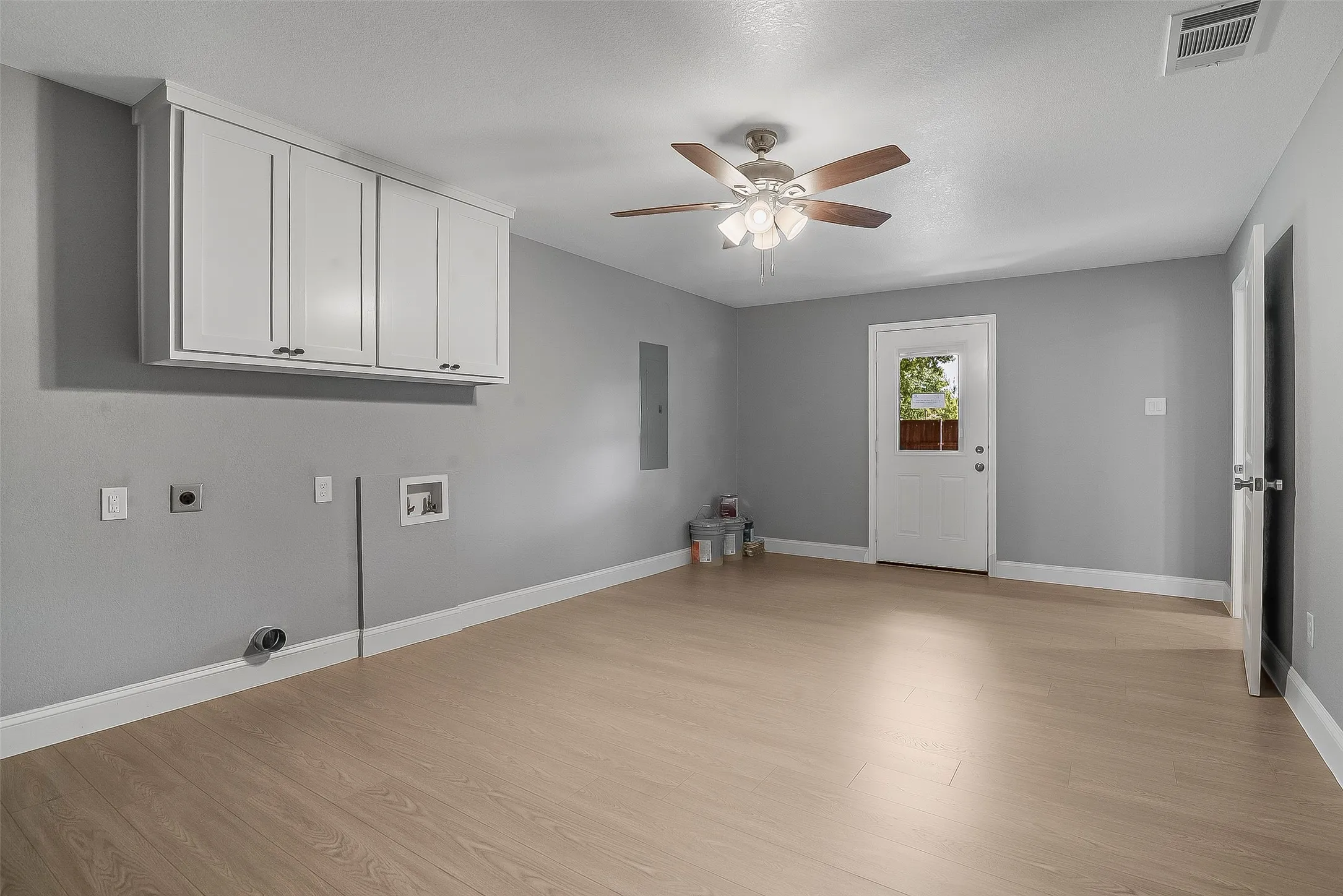 Single Family Residence For Sale in Dallas County , 2401 Sybil Drive, Mesquite, Texas 75149, 4 Bedroom, 3 Bathroom, Garage spaces, 2,071 Sqft, built in 1961, mls#21361149, Real Estate Agent in Mesquite, Homes For Sale in Dallas county, Homes For Sale in Mesquite, Realtor in Mesquite Texas, Real Estate Brokerage Independent Realty Texas, Luminita Cordes Realtor