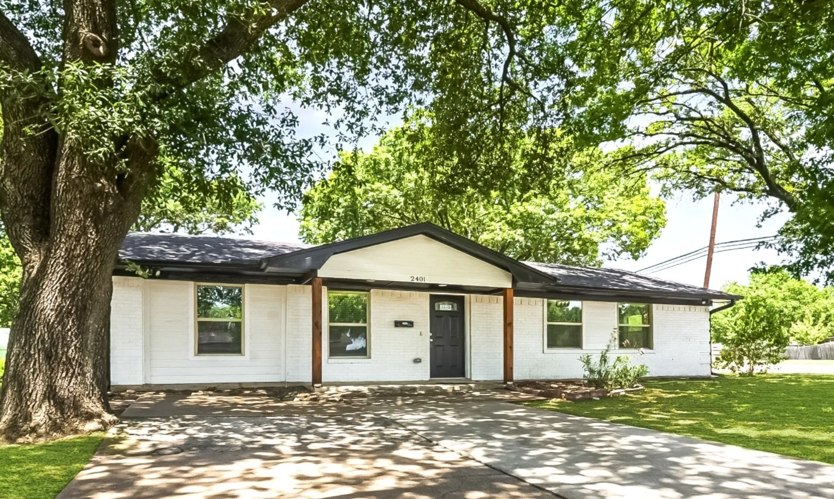 Single Family Residence For Sale in Dallas County , 2401 Sybil Drive, Mesquite, Texas 75149, 4 Bedroom, 3 Bathroom, Garage spaces, 2,071 Sqft, built in 1961, mls#21361149, Real Estate Agent in Mesquite, Homes For Sale in Dallas county, Homes For Sale in Mesquite, Realtor in Mesquite Texas, Real Estate Brokerage Independent Realty Texas, Luminita Cordes Realtor