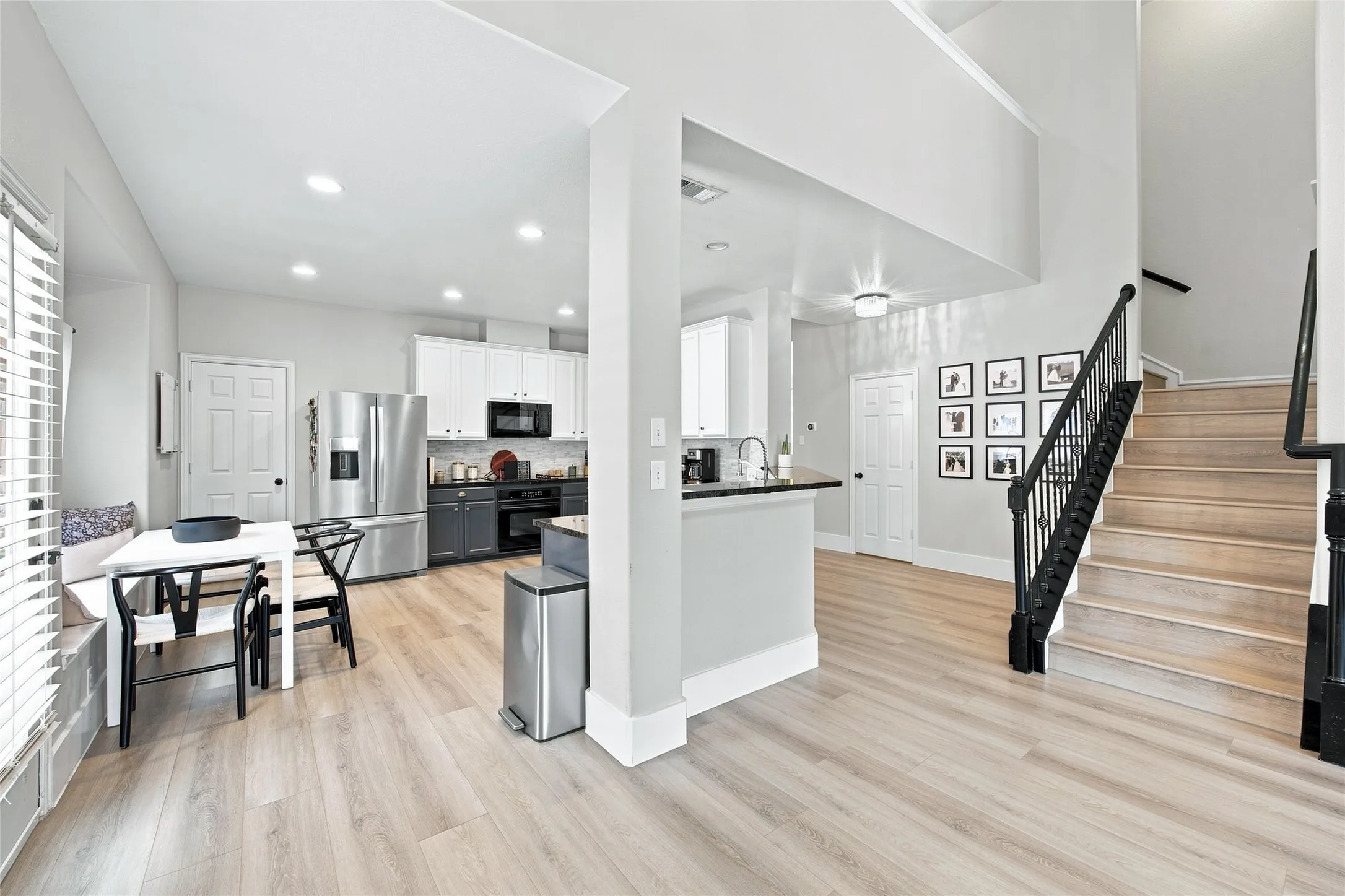 As you round the courner of the large foyer area you will see the vaulted ceiling area over the spacious living space and the kitchen/breakfast area that is an open concept directly to the living room.