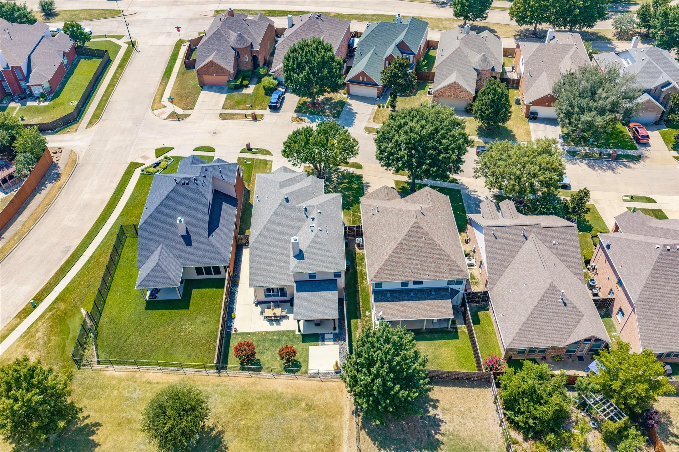 Aerial Span picture of neighboring homes