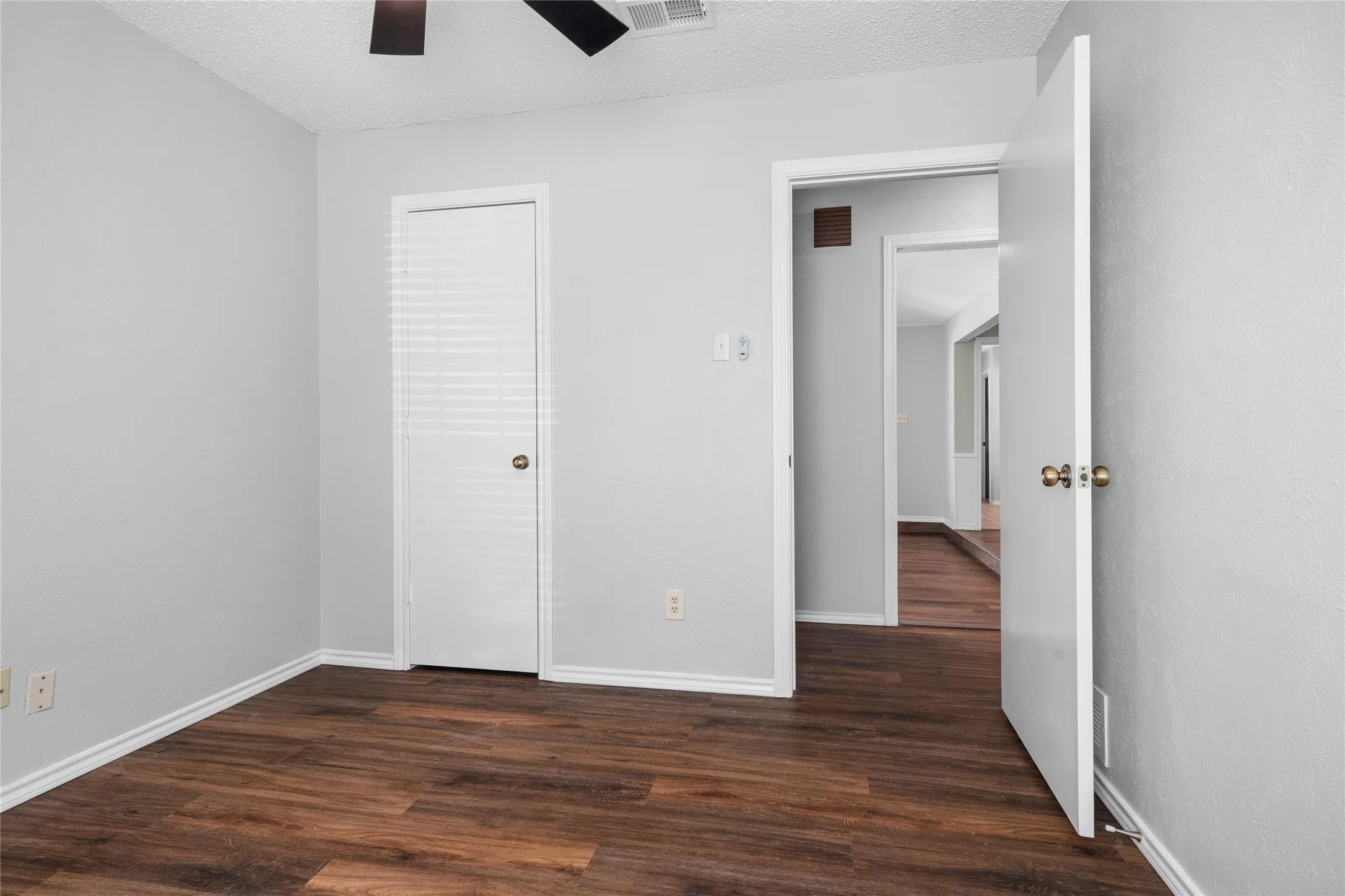 Single Family Residence For Sale in Dallas County , 1206 Richland Oaks Drive, Richardson, Texas 75081, 3 Bedroom, 2 Bathroom, 2 Garage spaces, 1,645 Sqft, built in 1979, mls#21361150, Real Estate Agent in Richardson, Homes For Sale in Dallas county, Homes For Sale in Richardson, Realtor in Richardson Texas, Real Estate Brokerage Independent Realty Texas, Luminita Cordes Realtor
