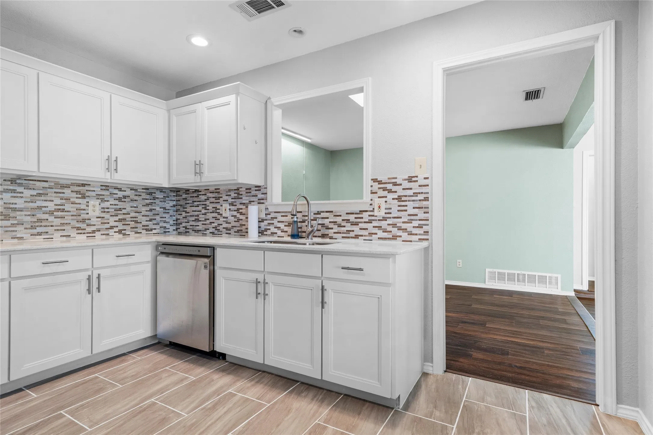 Single Family Residence For Sale in Dallas County , 1206 Richland Oaks Drive, Richardson, Texas 75081, 3 Bedroom, 2 Bathroom, 2 Garage spaces, 1,645 Sqft, built in 1979, mls#21361150, Real Estate Agent in Richardson, Homes For Sale in Dallas county, Homes For Sale in Richardson, Realtor in Richardson Texas, Real Estate Brokerage Independent Realty Texas, Luminita Cordes Realtor