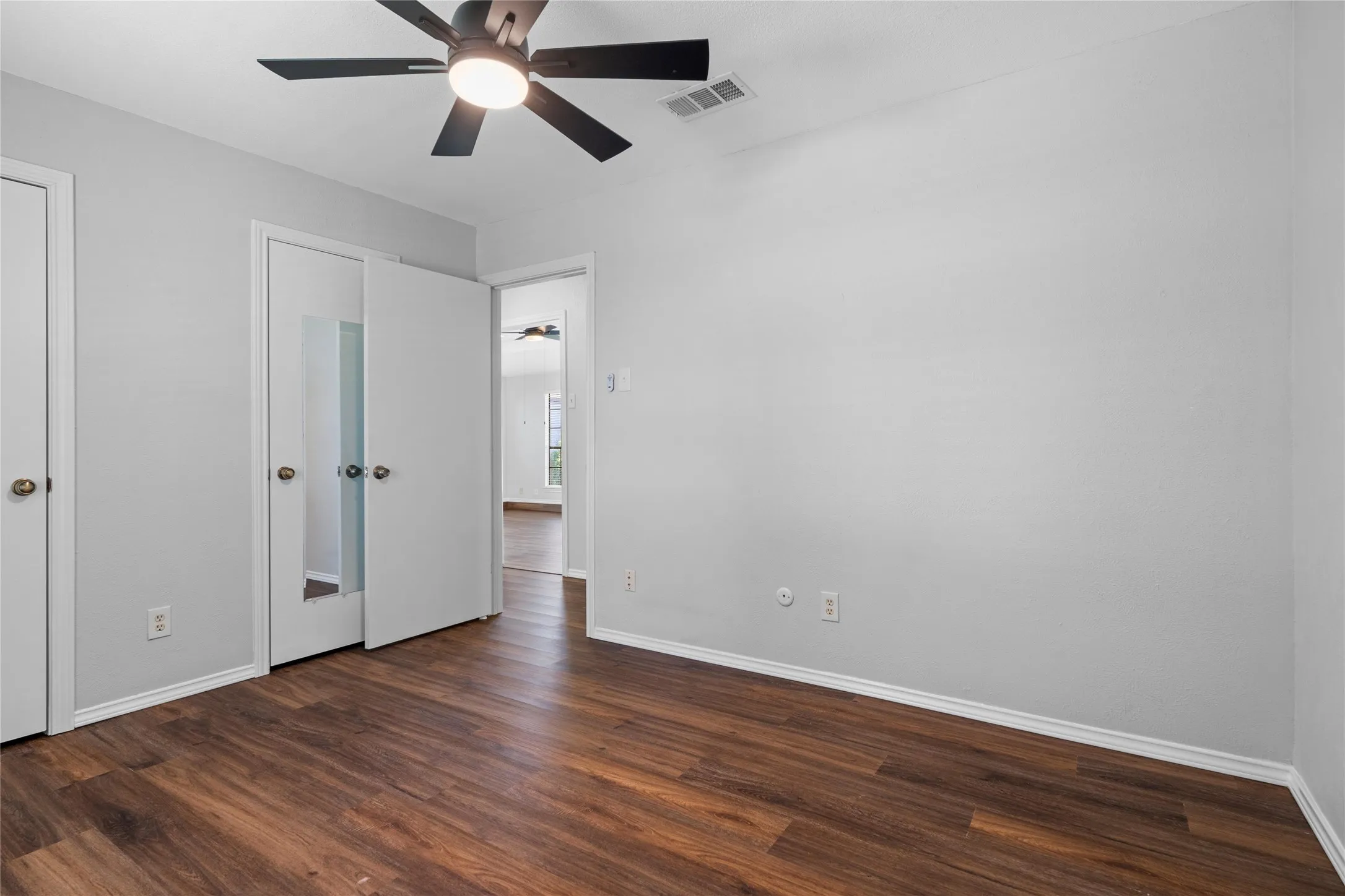 Single Family Residence For Sale in Dallas County , 1206 Richland Oaks Drive, Richardson, Texas 75081, 3 Bedroom, 2 Bathroom, 2 Garage spaces, 1,645 Sqft, built in 1979, mls#21361150, Real Estate Agent in Richardson, Homes For Sale in Dallas county, Homes For Sale in Richardson, Realtor in Richardson Texas, Real Estate Brokerage Independent Realty Texas, Luminita Cordes Realtor
