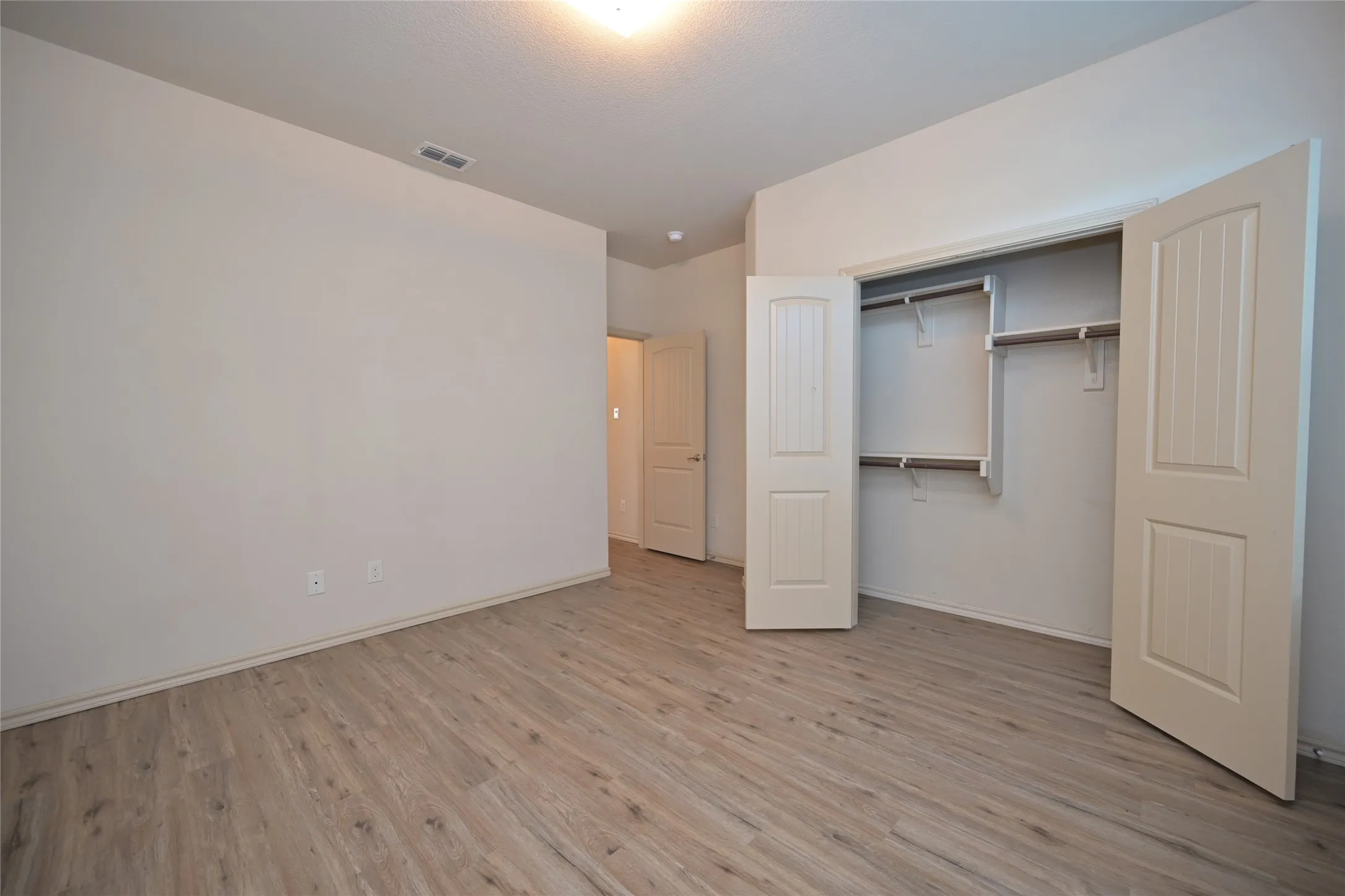 Single Family Residence For Rent in Tarrant County , 5933 Comanche Peak Drive, Fort Worth, Texas 76179, 3 Bedroom, 2 Bathroom, 2 Garage spaces, 1,441 Sqft, built in 2014, mls#21358539, Real Estate Agent in Fort Worth, Homes For Rent in Tarrant county, Homes For Rent in Fort Worth, Realtor in Fort Worth Texas, Real Estate Brokerage Independent Realty Texas, Luminita Cordes Realtor