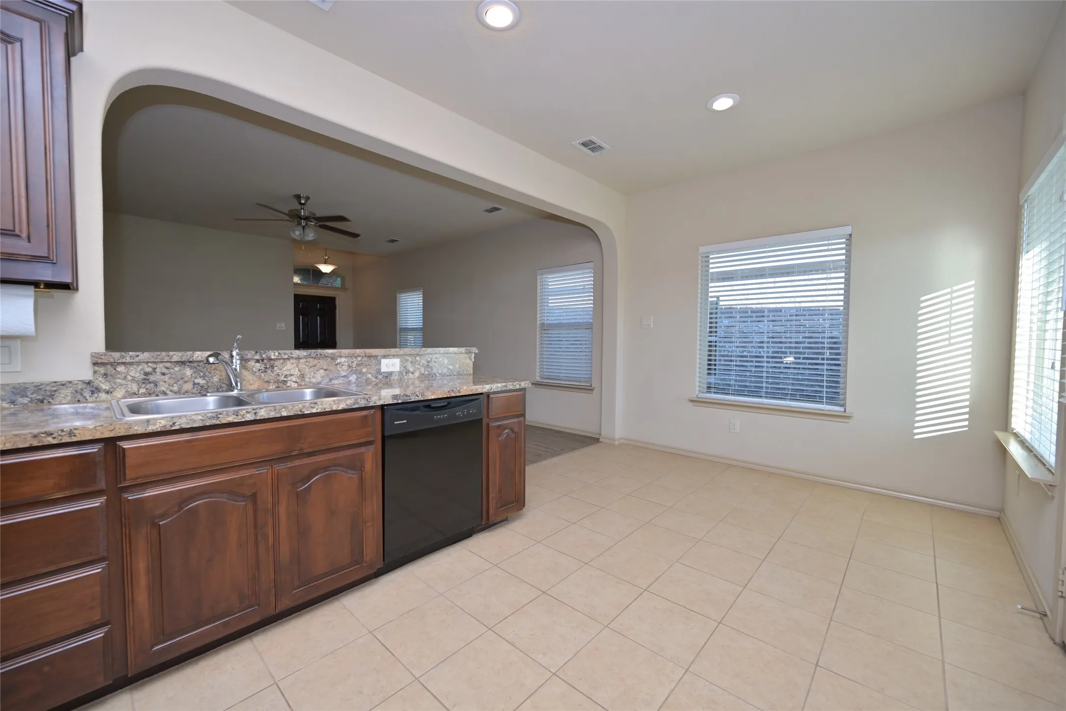 Single Family Residence For Rent in Tarrant County , 5933 Comanche Peak Drive, Fort Worth, Texas 76179, 3 Bedroom, 2 Bathroom, 2 Garage spaces, 1,441 Sqft, built in 2014, mls#21358539, Real Estate Agent in Fort Worth, Homes For Rent in Tarrant county, Homes For Rent in Fort Worth, Realtor in Fort Worth Texas, Real Estate Brokerage Independent Realty Texas, Luminita Cordes Realtor