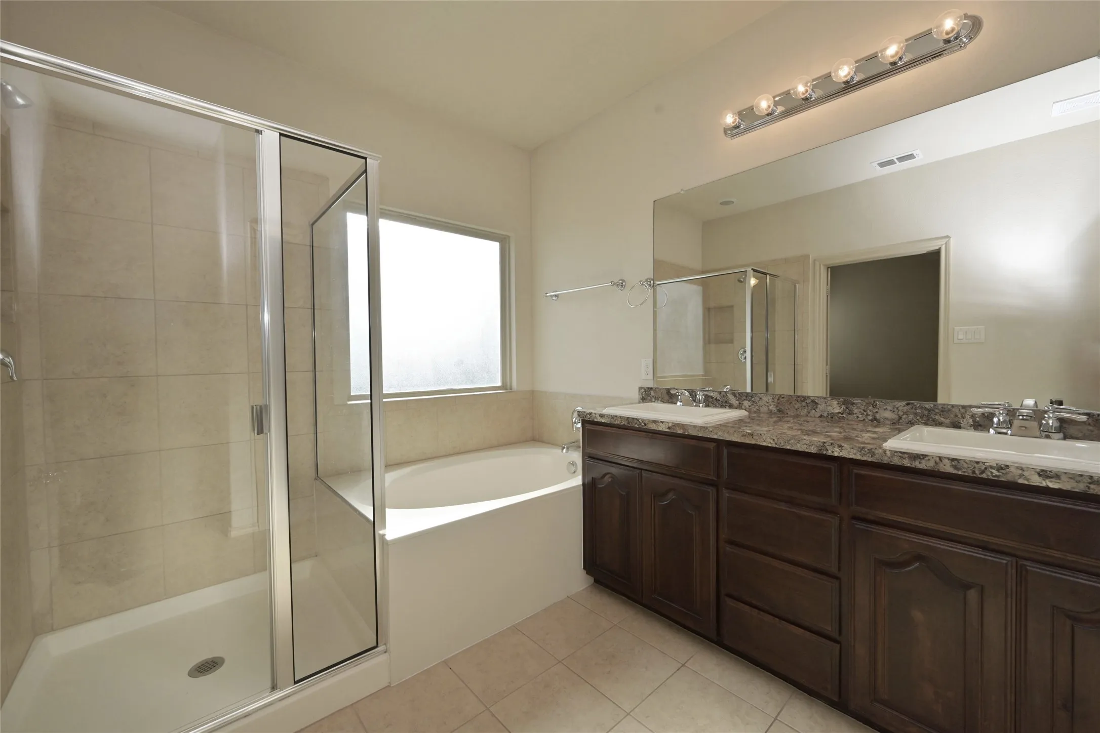 Single Family Residence For Rent in Tarrant County , 5933 Comanche Peak Drive, Fort Worth, Texas 76179, 3 Bedroom, 2 Bathroom, 2 Garage spaces, 1,441 Sqft, built in 2014, mls#21358539, Real Estate Agent in Fort Worth, Homes For Rent in Tarrant county, Homes For Rent in Fort Worth, Realtor in Fort Worth Texas, Real Estate Brokerage Independent Realty Texas, Luminita Cordes Realtor