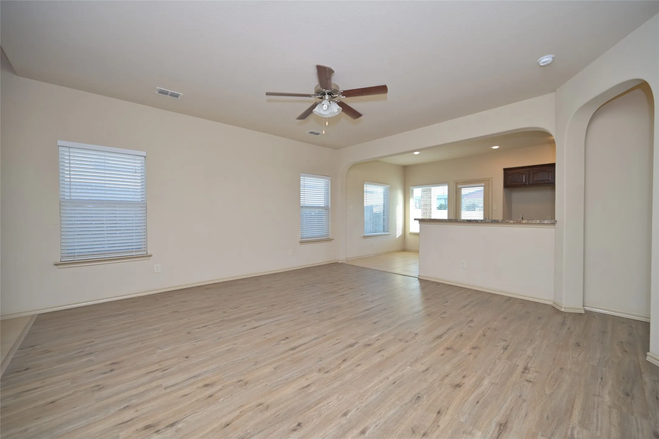 Single Family Residence For Rent in Tarrant County , 5933 Comanche Peak Drive, Fort Worth, Texas 76179, 3 Bedroom, 2 Bathroom, 2 Garage spaces, 1,441 Sqft, built in 2014, mls#21358539, Real Estate Agent in Fort Worth, Homes For Rent in Tarrant county, Homes For Rent in Fort Worth, Realtor in Fort Worth Texas, Real Estate Brokerage Independent Realty Texas, Luminita Cordes Realtor