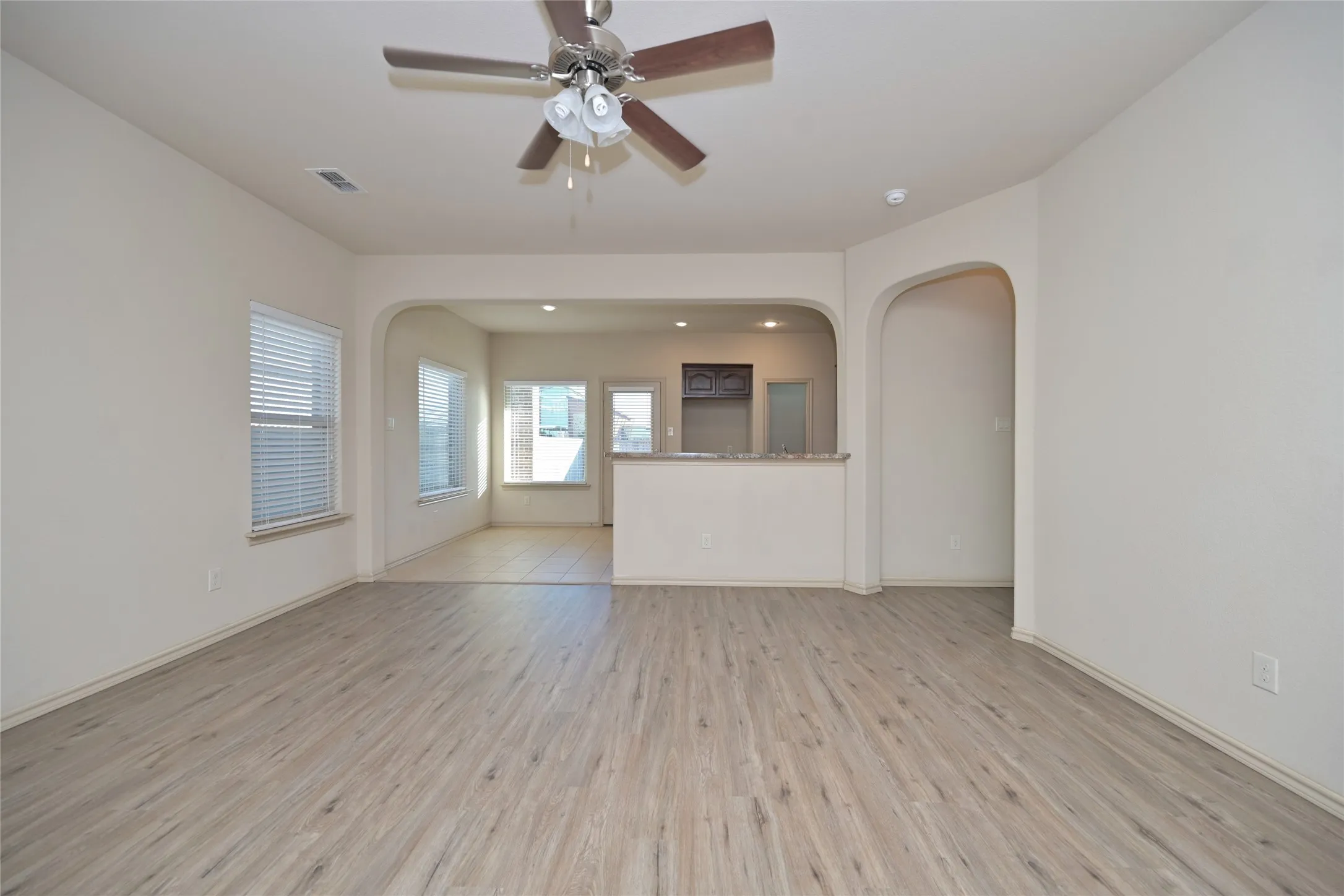 Single Family Residence For Rent in Tarrant County , 5933 Comanche Peak Drive, Fort Worth, Texas 76179, 3 Bedroom, 2 Bathroom, 2 Garage spaces, 1,441 Sqft, built in 2014, mls#21358539, Real Estate Agent in Fort Worth, Homes For Rent in Tarrant county, Homes For Rent in Fort Worth, Realtor in Fort Worth Texas, Real Estate Brokerage Independent Realty Texas, Luminita Cordes Realtor