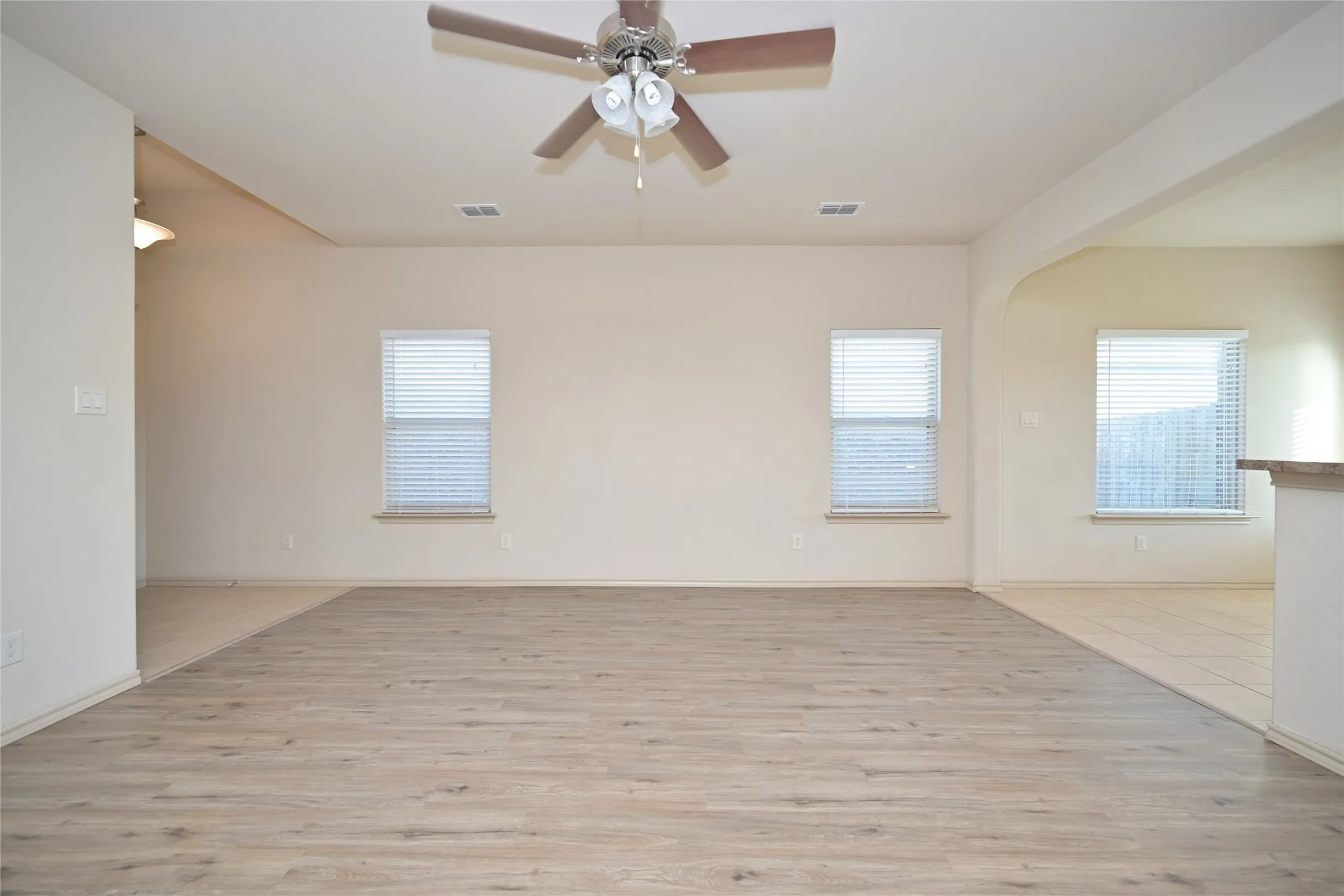 Single Family Residence For Rent in Tarrant County , 5933 Comanche Peak Drive, Fort Worth, Texas 76179, 3 Bedroom, 2 Bathroom, 2 Garage spaces, 1,441 Sqft, built in 2014, mls#21358539, Real Estate Agent in Fort Worth, Homes For Rent in Tarrant county, Homes For Rent in Fort Worth, Realtor in Fort Worth Texas, Real Estate Brokerage Independent Realty Texas, Luminita Cordes Realtor