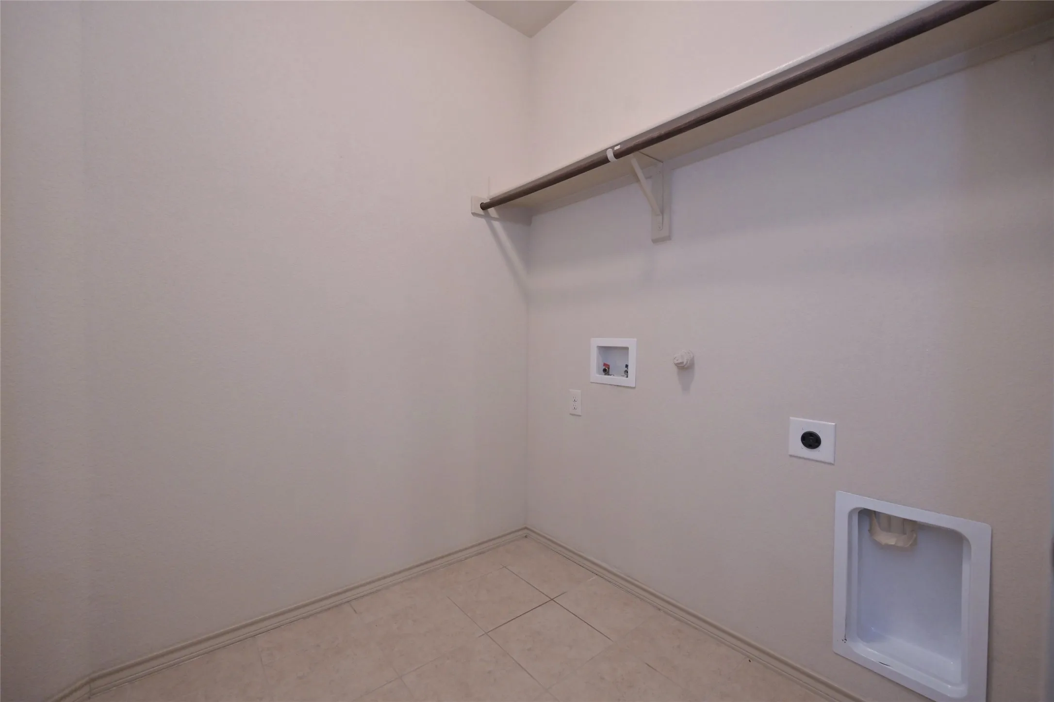 Single Family Residence For Rent in Tarrant County , 5933 Comanche Peak Drive, Fort Worth, Texas 76179, 3 Bedroom, 2 Bathroom, 2 Garage spaces, 1,441 Sqft, built in 2014, mls#21358539, Real Estate Agent in Fort Worth, Homes For Rent in Tarrant county, Homes For Rent in Fort Worth, Realtor in Fort Worth Texas, Real Estate Brokerage Independent Realty Texas, Luminita Cordes Realtor