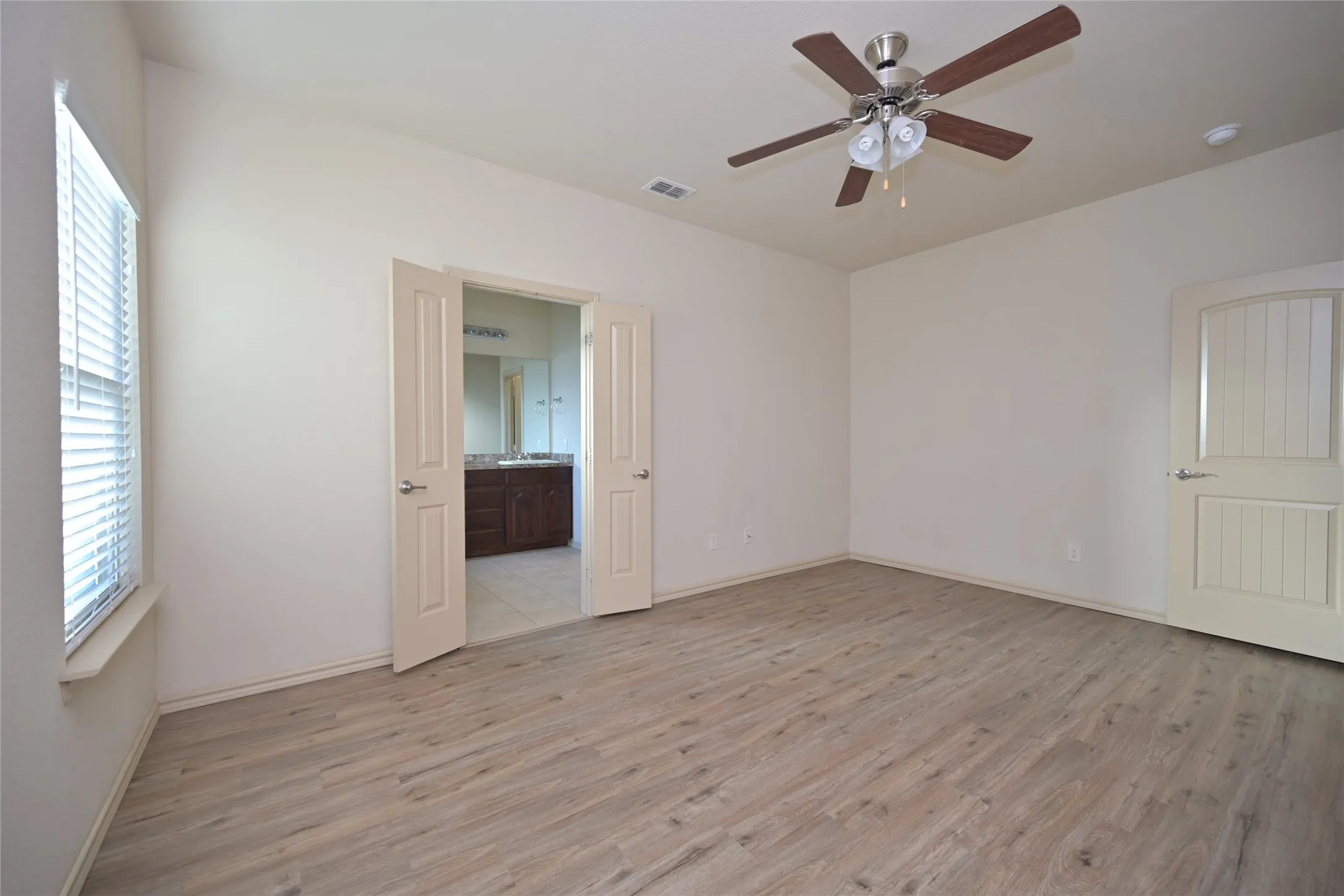 Single Family Residence For Rent in Tarrant County , 5933 Comanche Peak Drive, Fort Worth, Texas 76179, 3 Bedroom, 2 Bathroom, 2 Garage spaces, 1,441 Sqft, built in 2014, mls#21358539, Real Estate Agent in Fort Worth, Homes For Rent in Tarrant county, Homes For Rent in Fort Worth, Realtor in Fort Worth Texas, Real Estate Brokerage Independent Realty Texas, Luminita Cordes Realtor