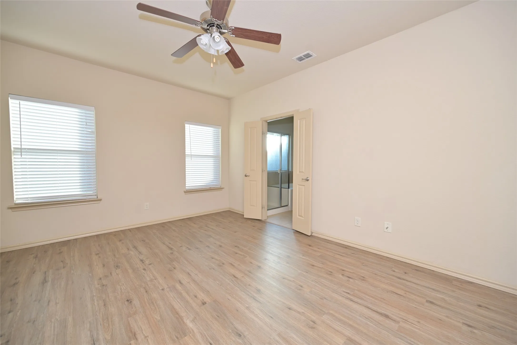 Single Family Residence For Rent in Tarrant County , 5933 Comanche Peak Drive, Fort Worth, Texas 76179, 3 Bedroom, 2 Bathroom, 2 Garage spaces, 1,441 Sqft, built in 2014, mls#21358539, Real Estate Agent in Fort Worth, Homes For Rent in Tarrant county, Homes For Rent in Fort Worth, Realtor in Fort Worth Texas, Real Estate Brokerage Independent Realty Texas, Luminita Cordes Realtor