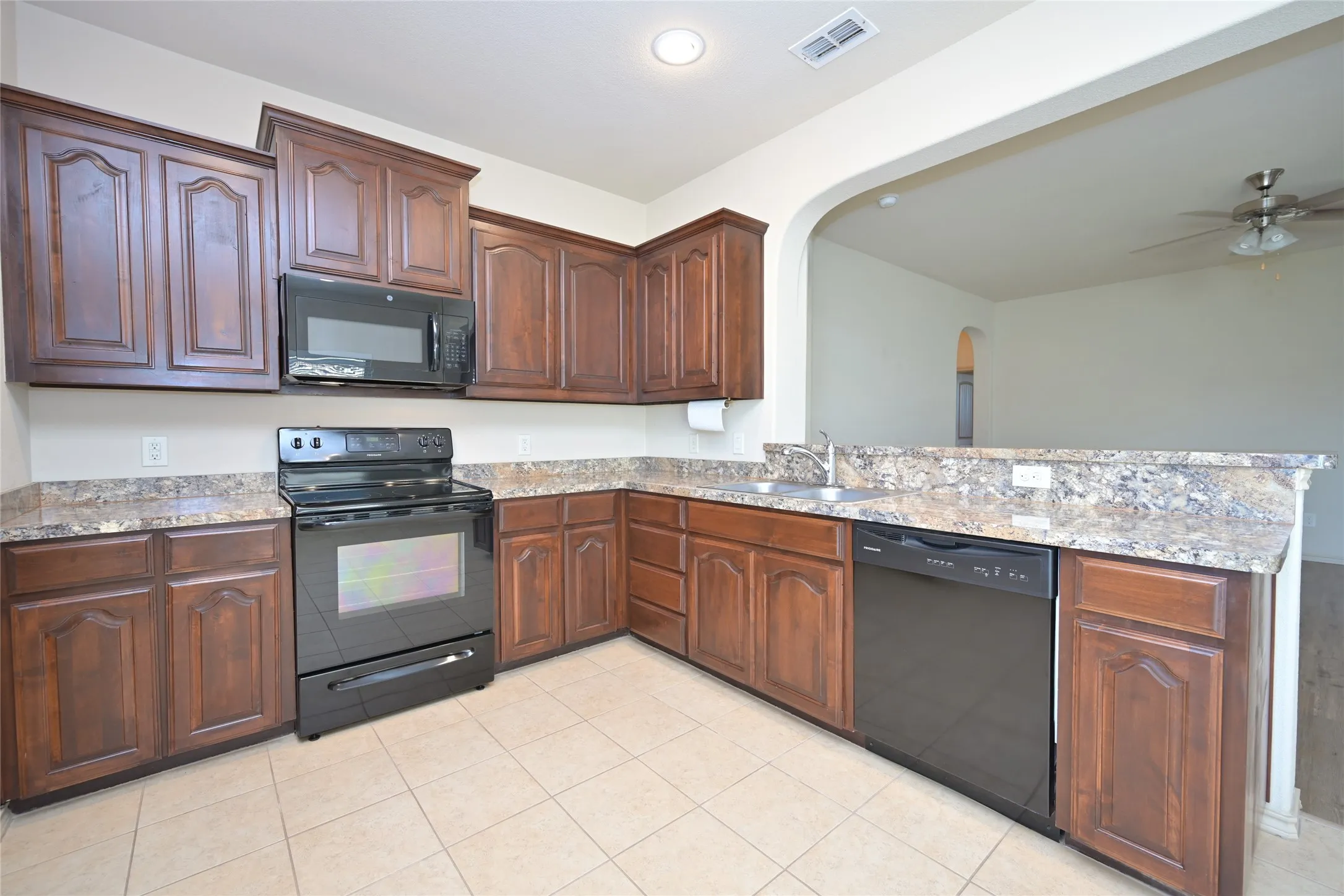 Single Family Residence For Rent in Tarrant County , 5933 Comanche Peak Drive, Fort Worth, Texas 76179, 3 Bedroom, 2 Bathroom, 2 Garage spaces, 1,441 Sqft, built in 2014, mls#21358539, Real Estate Agent in Fort Worth, Homes For Rent in Tarrant county, Homes For Rent in Fort Worth, Realtor in Fort Worth Texas, Real Estate Brokerage Independent Realty Texas, Luminita Cordes Realtor