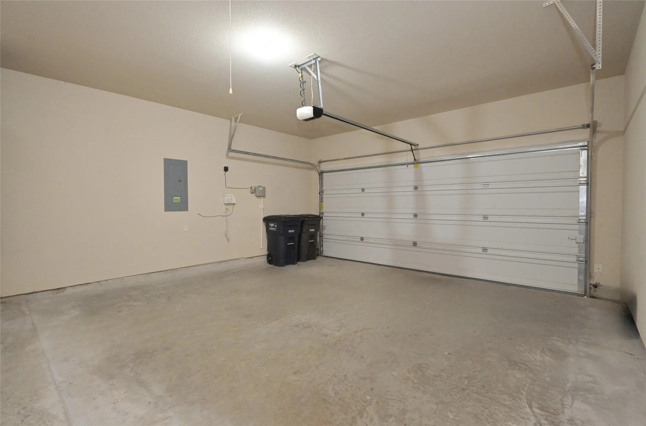 Single Family Residence For Rent in Tarrant County , 5933 Comanche Peak Drive, Fort Worth, Texas 76179, 3 Bedroom, 2 Bathroom, 2 Garage spaces, 1,441 Sqft, built in 2014, mls#21358539, Real Estate Agent in Fort Worth, Homes For Rent in Tarrant county, Homes For Rent in Fort Worth, Realtor in Fort Worth Texas, Real Estate Brokerage Independent Realty Texas, Luminita Cordes Realtor