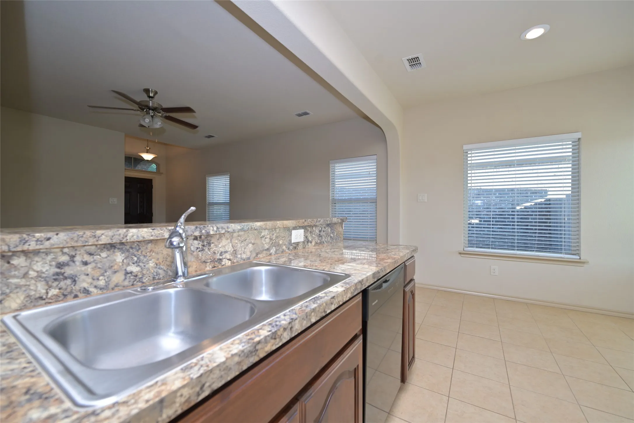 Single Family Residence For Rent in Tarrant County , 5933 Comanche Peak Drive, Fort Worth, Texas 76179, 3 Bedroom, 2 Bathroom, 2 Garage spaces, 1,441 Sqft, built in 2014, mls#21358539, Real Estate Agent in Fort Worth, Homes For Rent in Tarrant county, Homes For Rent in Fort Worth, Realtor in Fort Worth Texas, Real Estate Brokerage Independent Realty Texas, Luminita Cordes Realtor