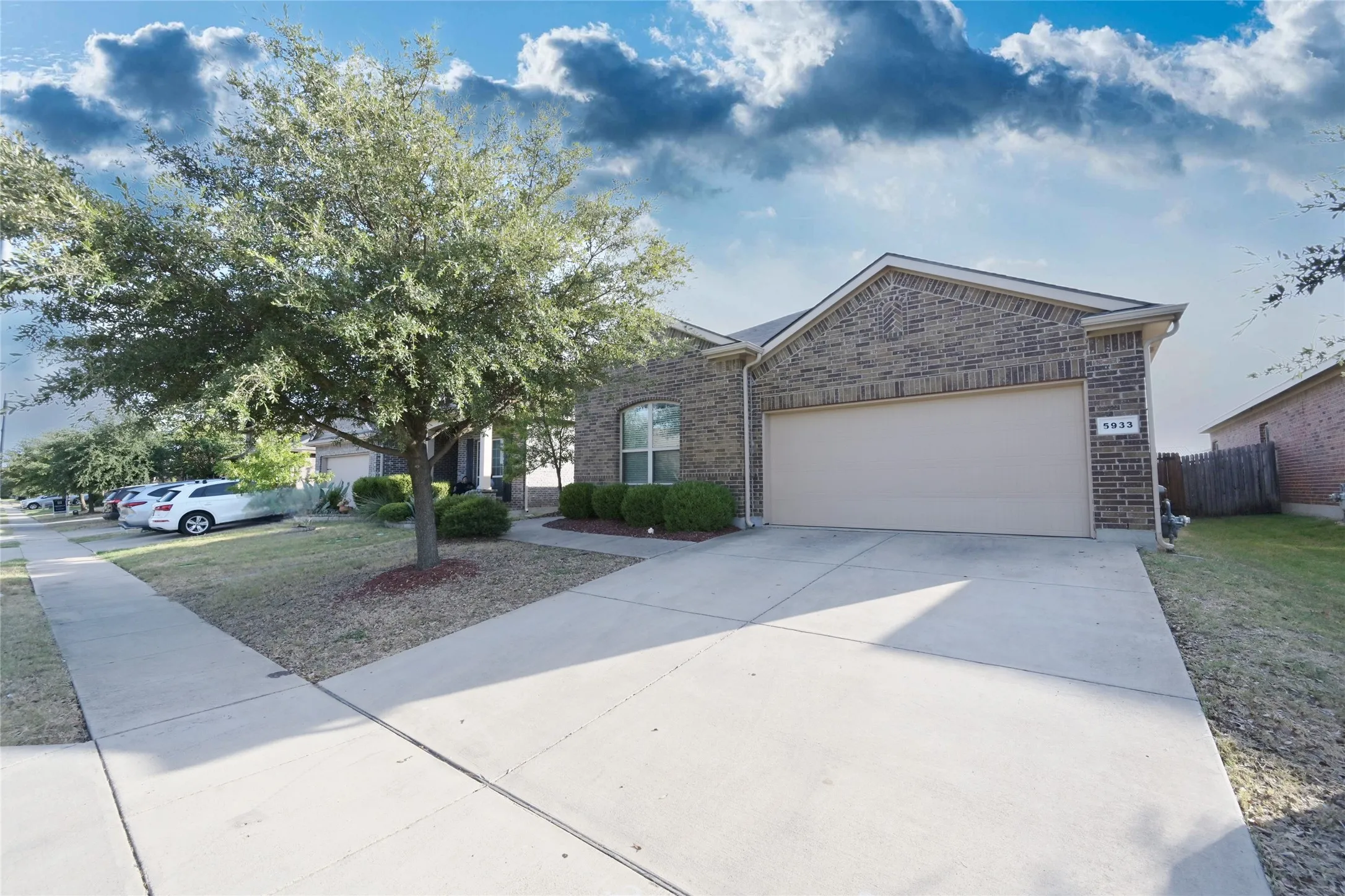 Single Family Residence For Rent in Tarrant County , 5933 Comanche Peak Drive, Fort Worth, Texas 76179, 3 Bedroom, 2 Bathroom, 2 Garage spaces, 1,441 Sqft, built in 2014, mls#21358539, Real Estate Agent in Fort Worth, Homes For Rent in Tarrant county, Homes For Rent in Fort Worth, Realtor in Fort Worth Texas, Real Estate Brokerage Independent Realty Texas, Luminita Cordes Realtor