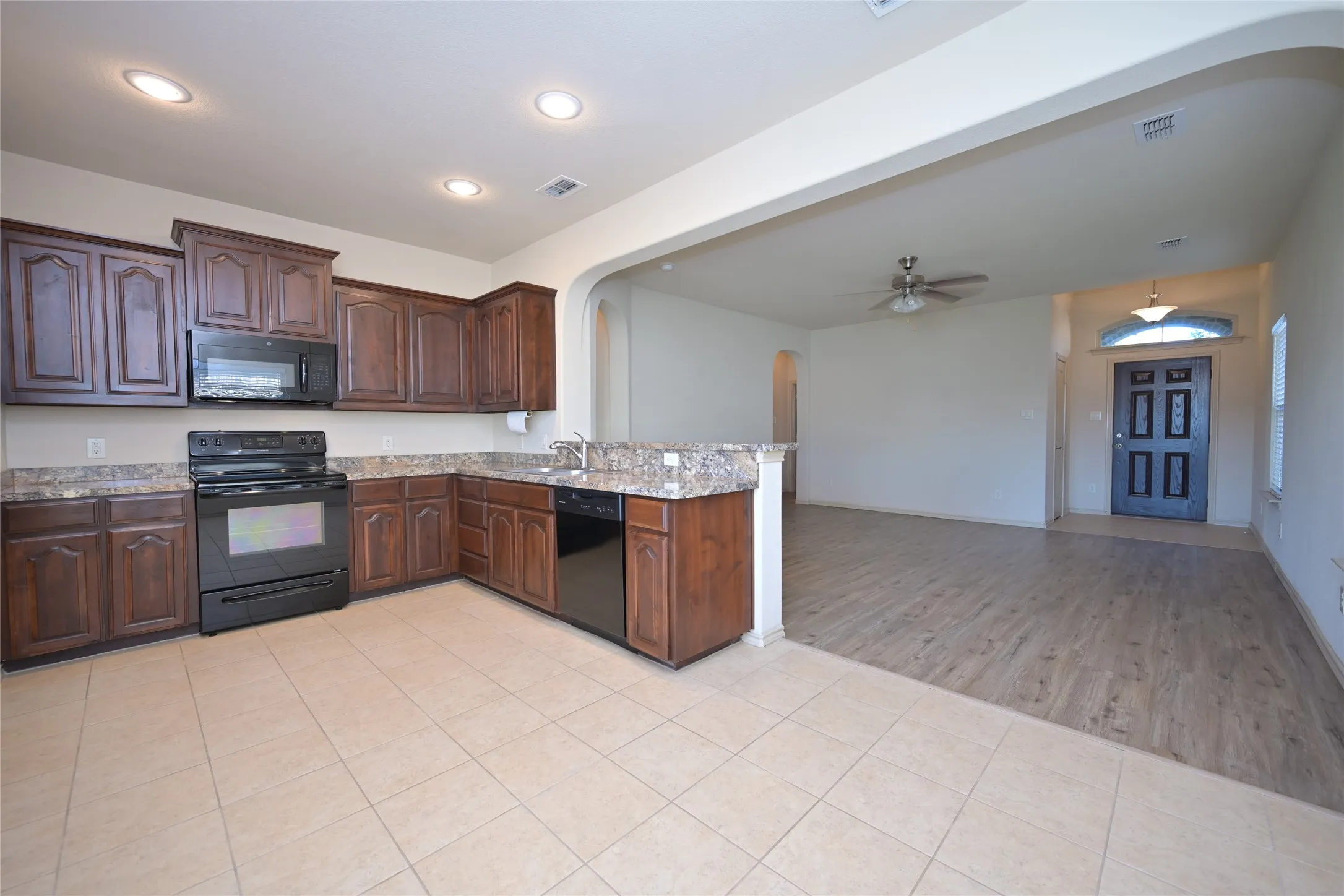 Single Family Residence For Rent in Tarrant County , 5933 Comanche Peak Drive, Fort Worth, Texas 76179, 3 Bedroom, 2 Bathroom, 2 Garage spaces, 1,441 Sqft, built in 2014, mls#21358539, Real Estate Agent in Fort Worth, Homes For Rent in Tarrant county, Homes For Rent in Fort Worth, Realtor in Fort Worth Texas, Real Estate Brokerage Independent Realty Texas, Luminita Cordes Realtor
