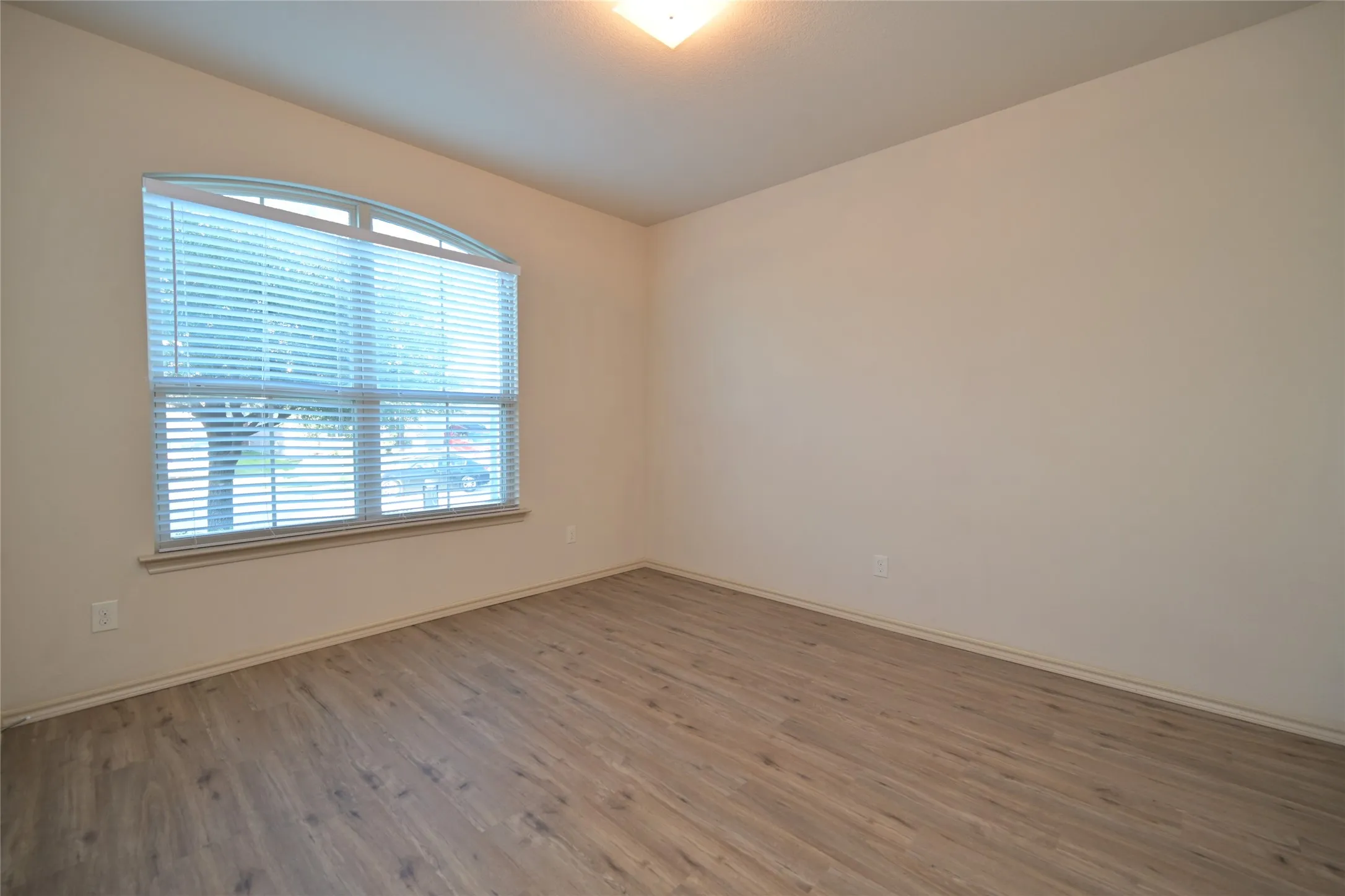 Single Family Residence For Rent in Tarrant County , 5933 Comanche Peak Drive, Fort Worth, Texas 76179, 3 Bedroom, 2 Bathroom, 2 Garage spaces, 1,441 Sqft, built in 2014, mls#21358539, Real Estate Agent in Fort Worth, Homes For Rent in Tarrant county, Homes For Rent in Fort Worth, Realtor in Fort Worth Texas, Real Estate Brokerage Independent Realty Texas, Luminita Cordes Realtor