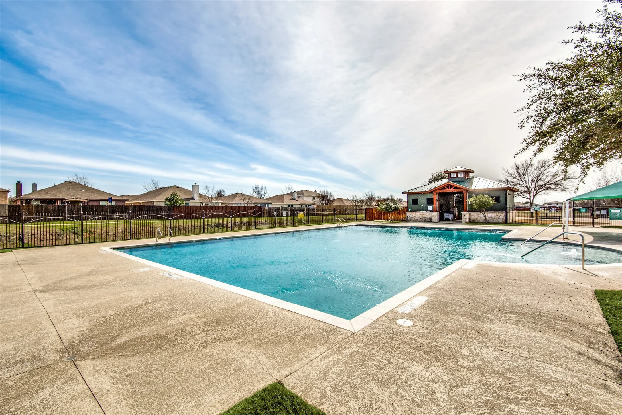Single Family Residence For Sale in Collin County , 1609 White Oak Road, Anna, Texas 75409, 3 Bedroom, 3 Bathroom, 2 Garage spaces, 2,000 Sqft, built in 2002, mls#21360560, Real Estate Agent in Anna, Homes For Sale in Collin county, Homes For Sale in Anna, Realtor in Anna Texas, Real Estate Brokerage Independent Realty Texas, Luminita Cordes Realtor