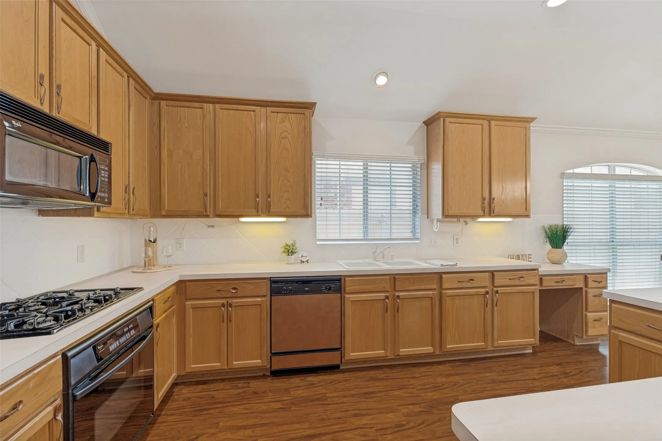 Kitchen with Separate Oven and Gas-Cooktop