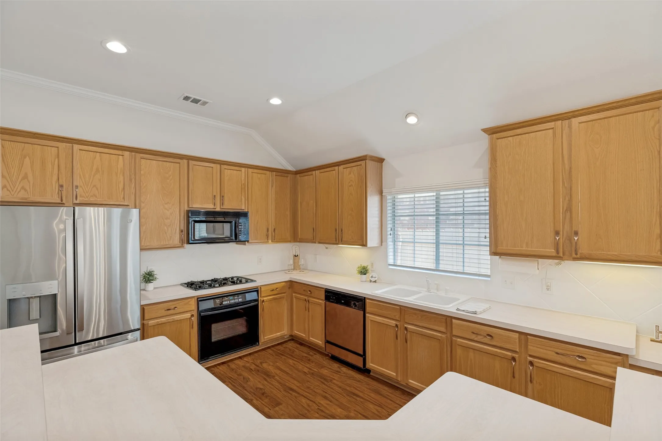Kitchen with Lots of Cabinets