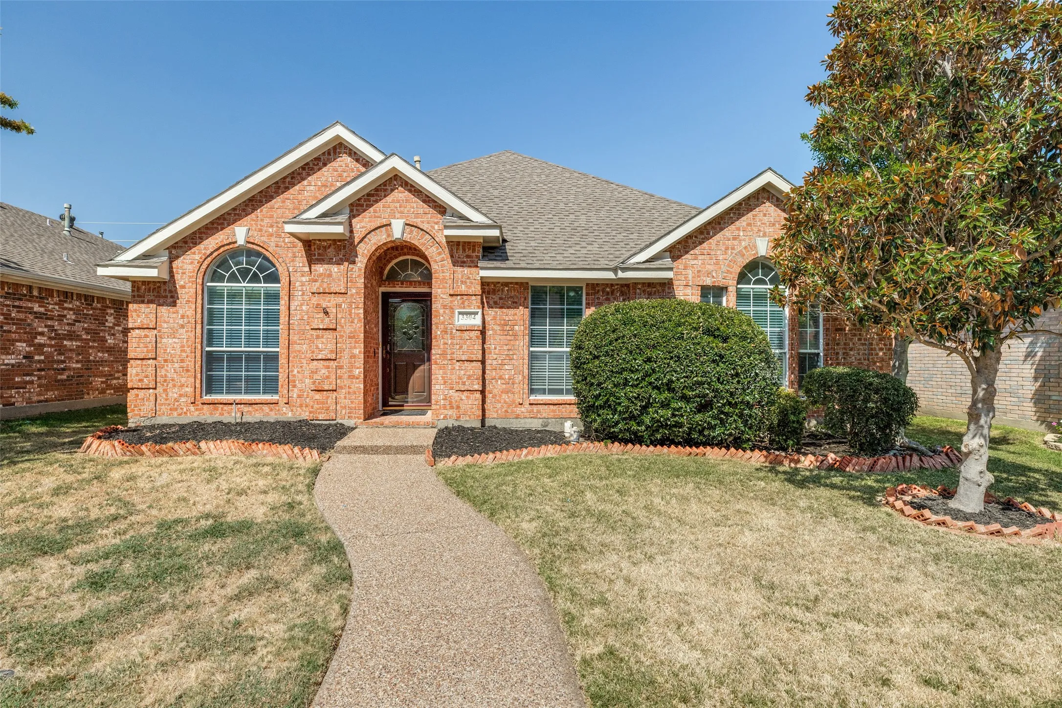 Single Family Residence For Sale in Collin County , 3304 Wind Flower Lane, Mc Kinney, Texas 75070, 3 Bedroom, 2 Bathroom, 2 Garage spaces, 2,132 Sqft, built in 2001, mls#21359703, Real Estate Agent in Mc Kinney, Homes For Sale in Collin county, Homes For Sale in Mc Kinney, Realtor in Mc Kinney Texas, Real Estate Brokerage Independent Realty Texas, Luminita Cordes Realtor