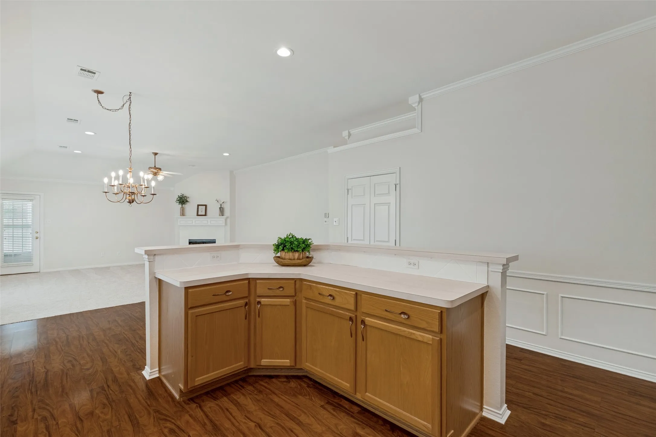 Kitchen with Breakfast Bar
