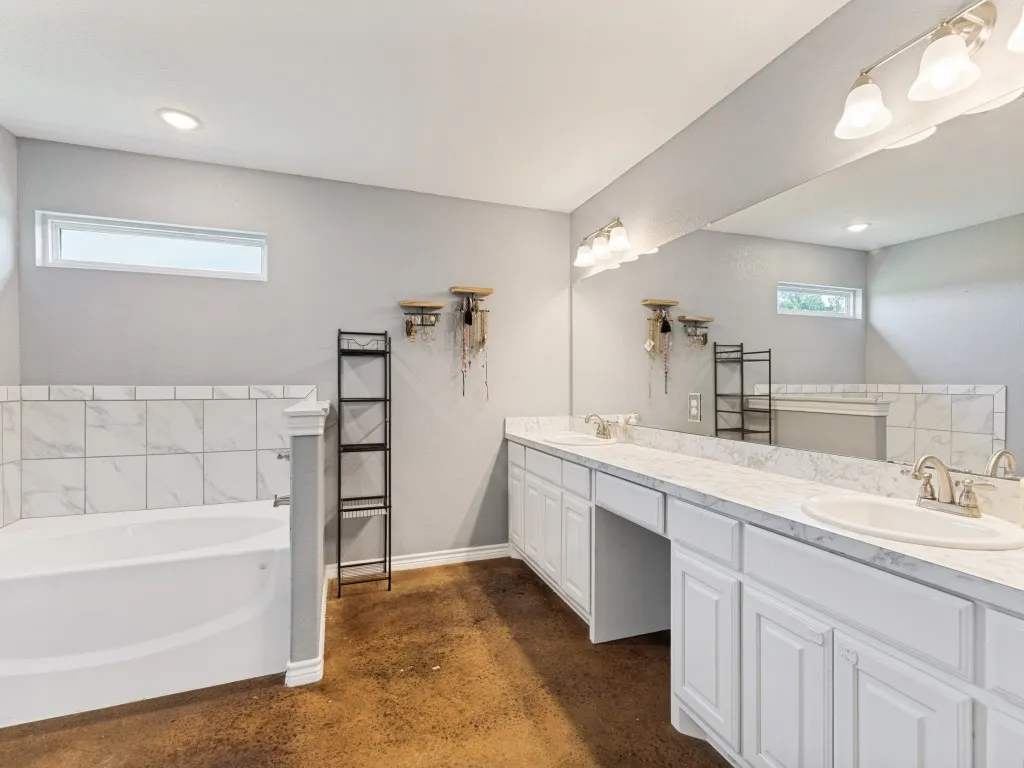 Single Family Residence For Sale in Wise County , 760 County Road 4380, Decatur, Texas 76234, 3 Bedroom, 4 Bathroom, 2 Garage spaces, 2,899 Sqft, built in 2019, mls#21361157, Real Estate Agent in Decatur, Homes For Sale in Wise county, Homes For Sale in Decatur, Realtor in Decatur Texas, Real Estate Brokerage Independent Realty Texas, Luminita Cordes Realtor