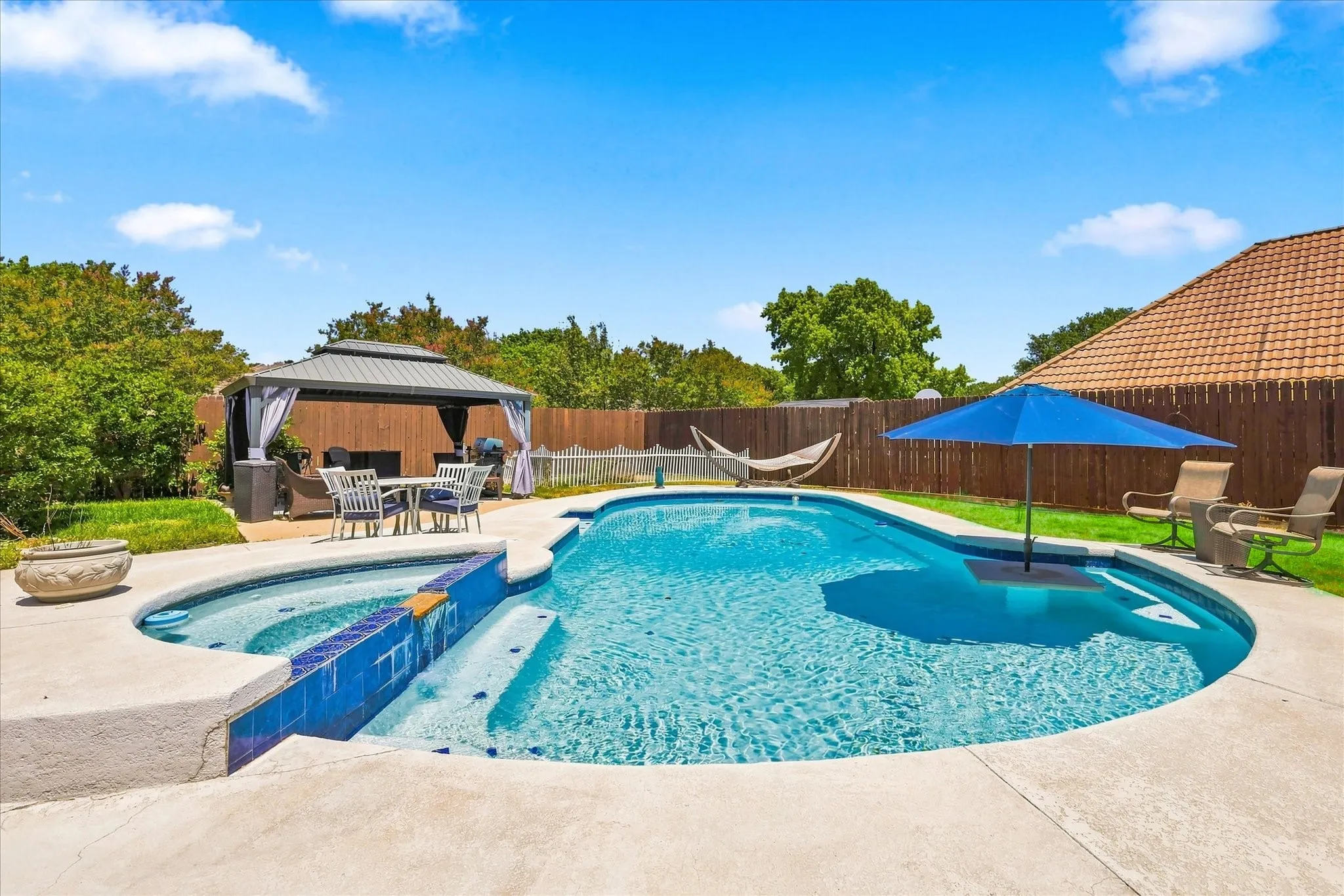 Single Family Residence For Sale in Dallas County , 923 Wellington Drive, Duncanville, Texas 75137, 4 Bedroom, 3 Bathroom, 3 Garage spaces, 3,043 Sqft, built in 1987, mls#21361082, Real Estate Agent in Duncanville, Homes For Sale in Dallas county, Homes For Sale in Duncanville, Realtor in Duncanville Texas, Real Estate Brokerage Independent Realty Texas, Luminita Cordes Realtor
