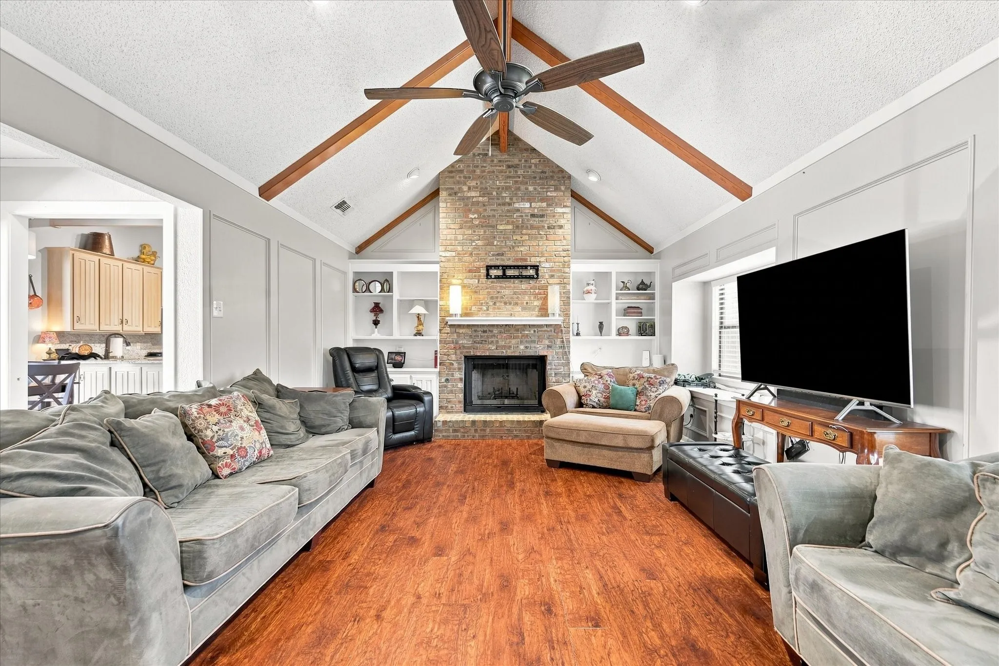 Single Family Residence For Sale in Dallas County , 923 Wellington Drive, Duncanville, Texas 75137, 4 Bedroom, 3 Bathroom, 3 Garage spaces, 3,043 Sqft, built in 1987, mls#21361082, Real Estate Agent in Duncanville, Homes For Sale in Dallas county, Homes For Sale in Duncanville, Realtor in Duncanville Texas, Real Estate Brokerage Independent Realty Texas, Luminita Cordes Realtor
