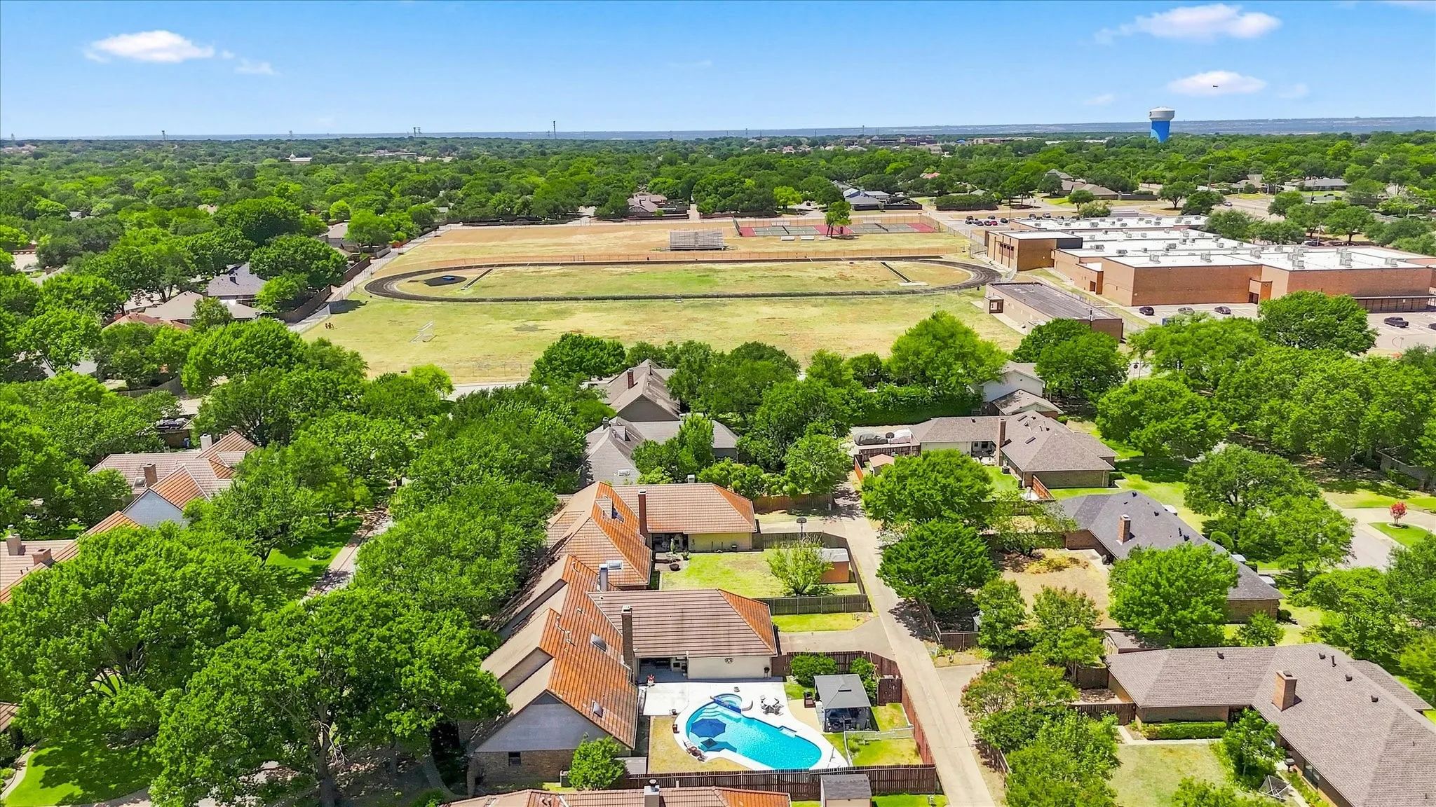Single Family Residence For Sale in Dallas County , 923 Wellington Drive, Duncanville, Texas 75137, 4 Bedroom, 3 Bathroom, 3 Garage spaces, 3,043 Sqft, built in 1987, mls#21361082, Real Estate Agent in Duncanville, Homes For Sale in Dallas county, Homes For Sale in Duncanville, Realtor in Duncanville Texas, Real Estate Brokerage Independent Realty Texas, Luminita Cordes Realtor