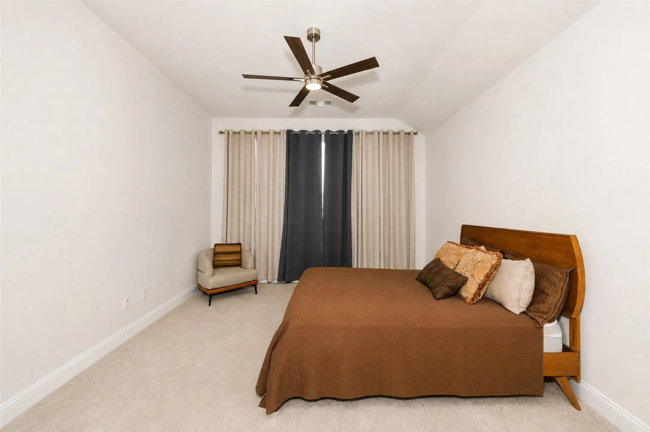 Single Family Residence For Sale in Denton County , 3904 Felicity Lane, Denton, Texas 76207, 3 Bedroom, 8 Bathroom, 2 Garage spaces, 2,255 Sqft, built in 2022, mls#21341477, Real Estate Agent in Denton, Homes For Sale in Denton county, Homes For Sale in Denton, Realtor in Denton Texas, Real Estate Brokerage Independent Realty Texas, Luminita Cordes Realtor
