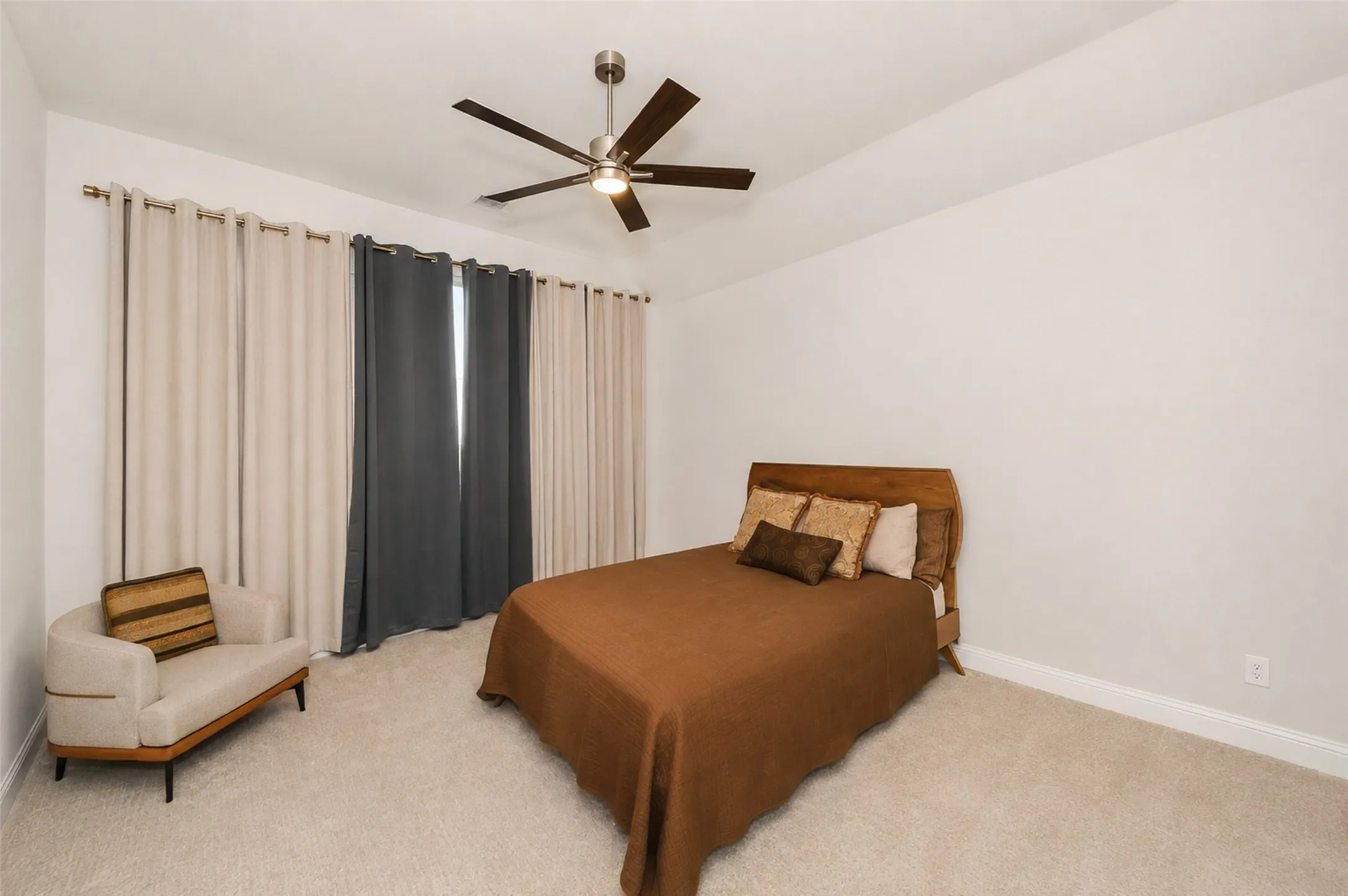 Single Family Residence For Sale in Denton County , 3904 Felicity Lane, Denton, Texas 76207, 3 Bedroom, 8 Bathroom, 2 Garage spaces, 2,255 Sqft, built in 2022, mls#21341477, Real Estate Agent in Denton, Homes For Sale in Denton county, Homes For Sale in Denton, Realtor in Denton Texas, Real Estate Brokerage Independent Realty Texas, Luminita Cordes Realtor